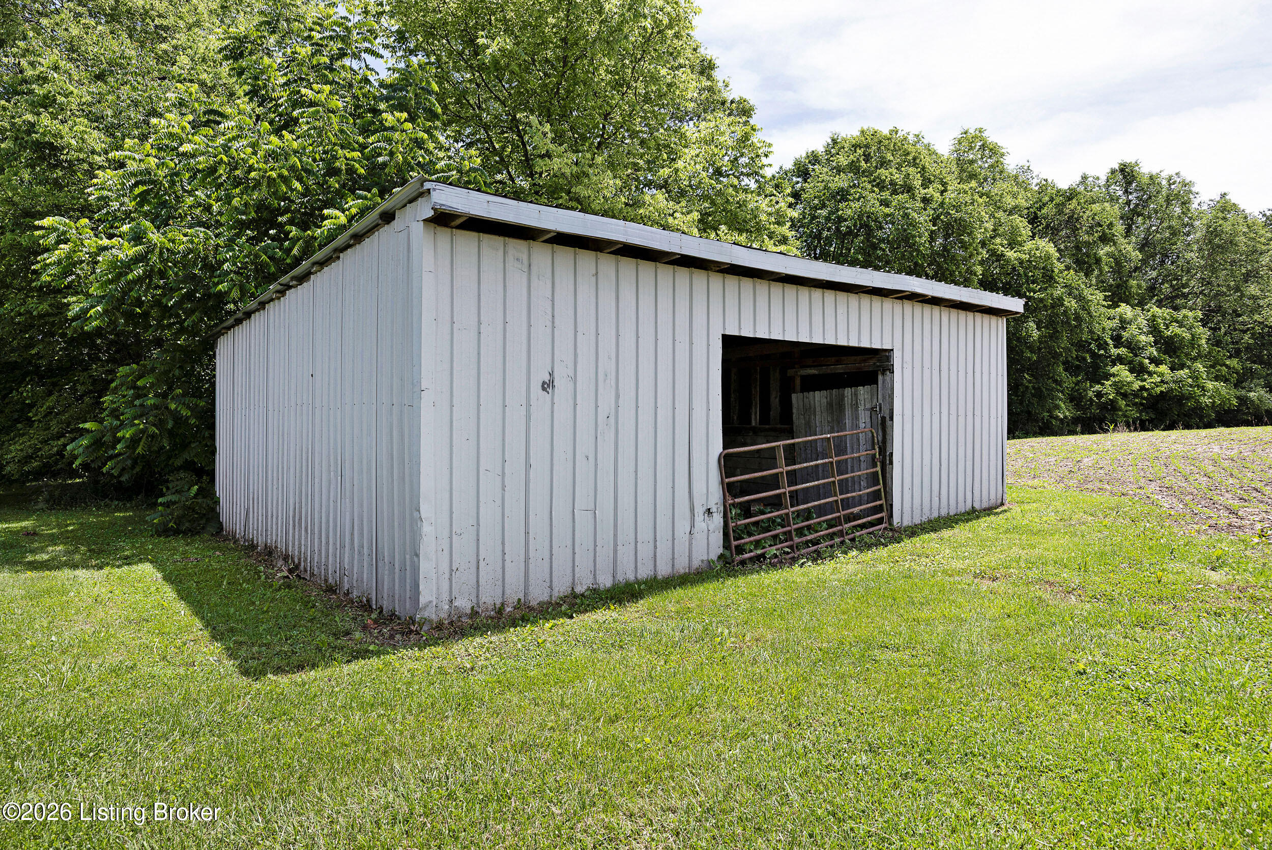 6935 Bloomfield Rd Property Photo 13