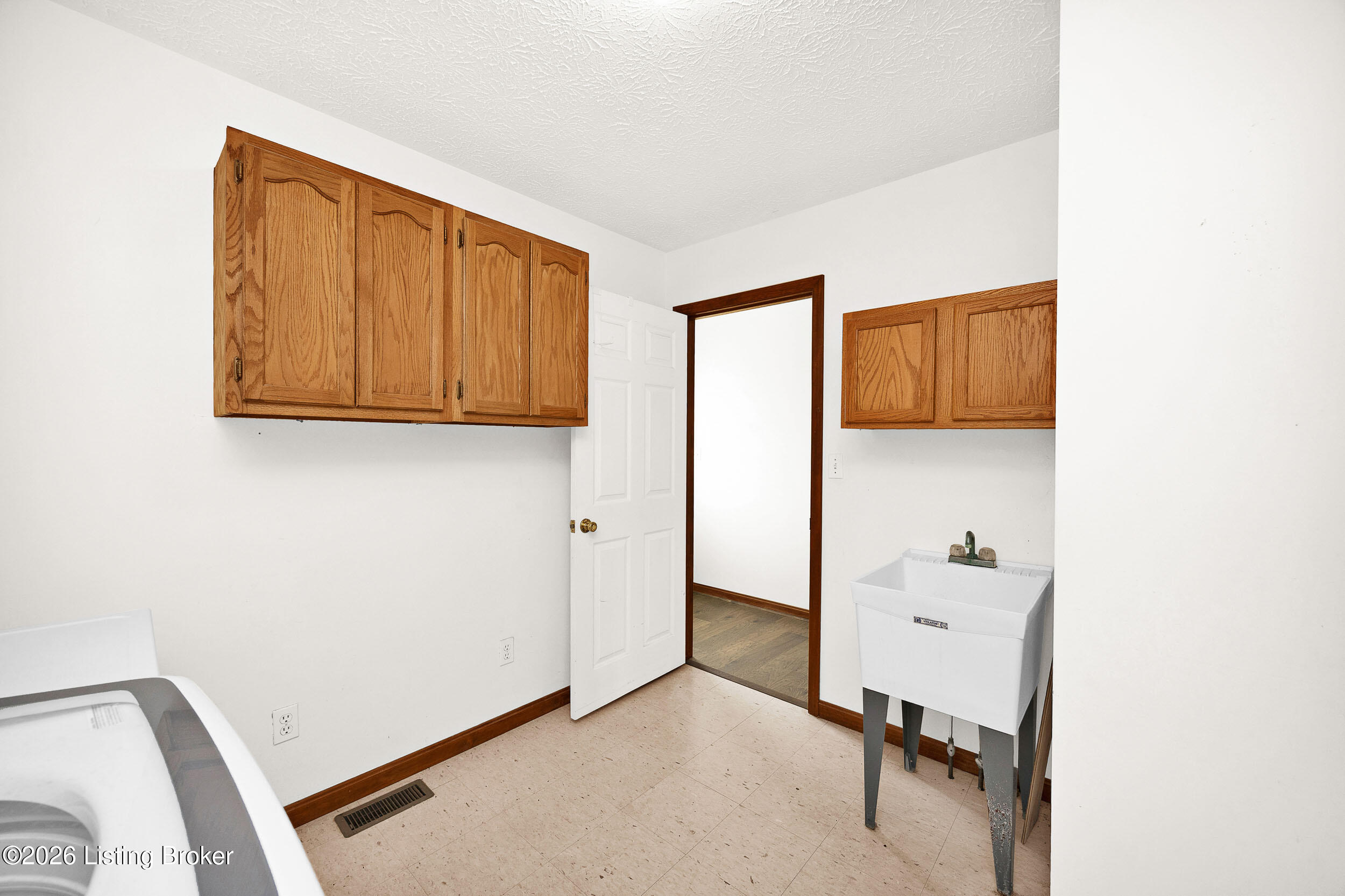 6935 Bloomfield Rd Property Photo 31
