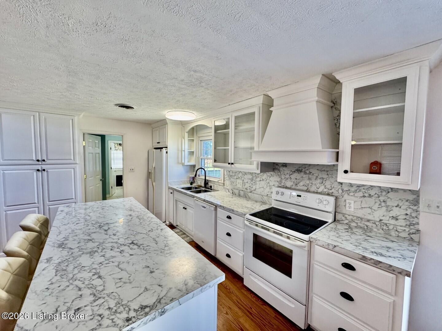 3282 Mackville Rd Property Photo 5