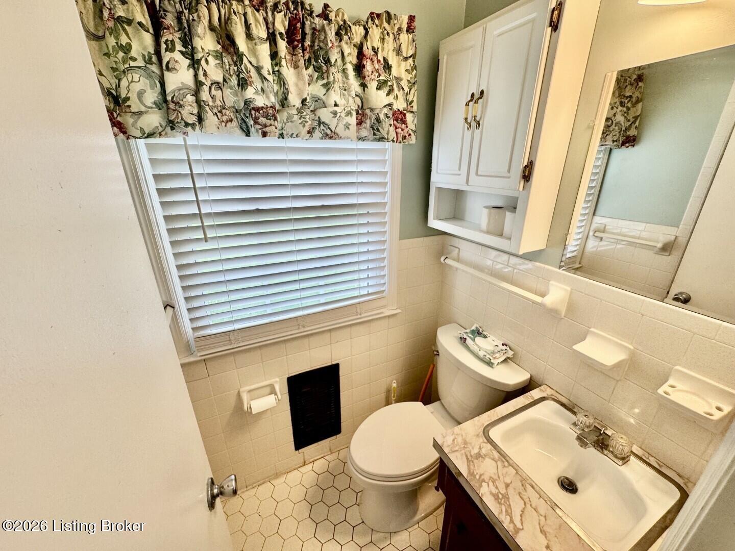 3282 Mackville Rd Property Photo 13
