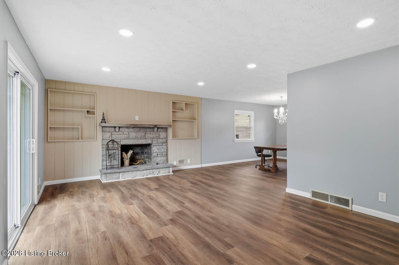 5120 Maryview Dr Property Photo 2