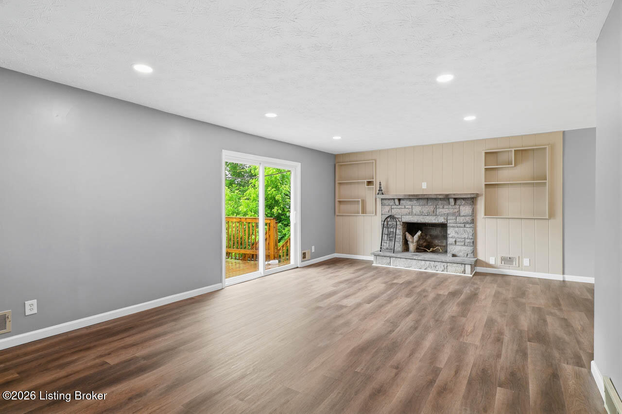 5120 Maryview Dr Property Photo 3