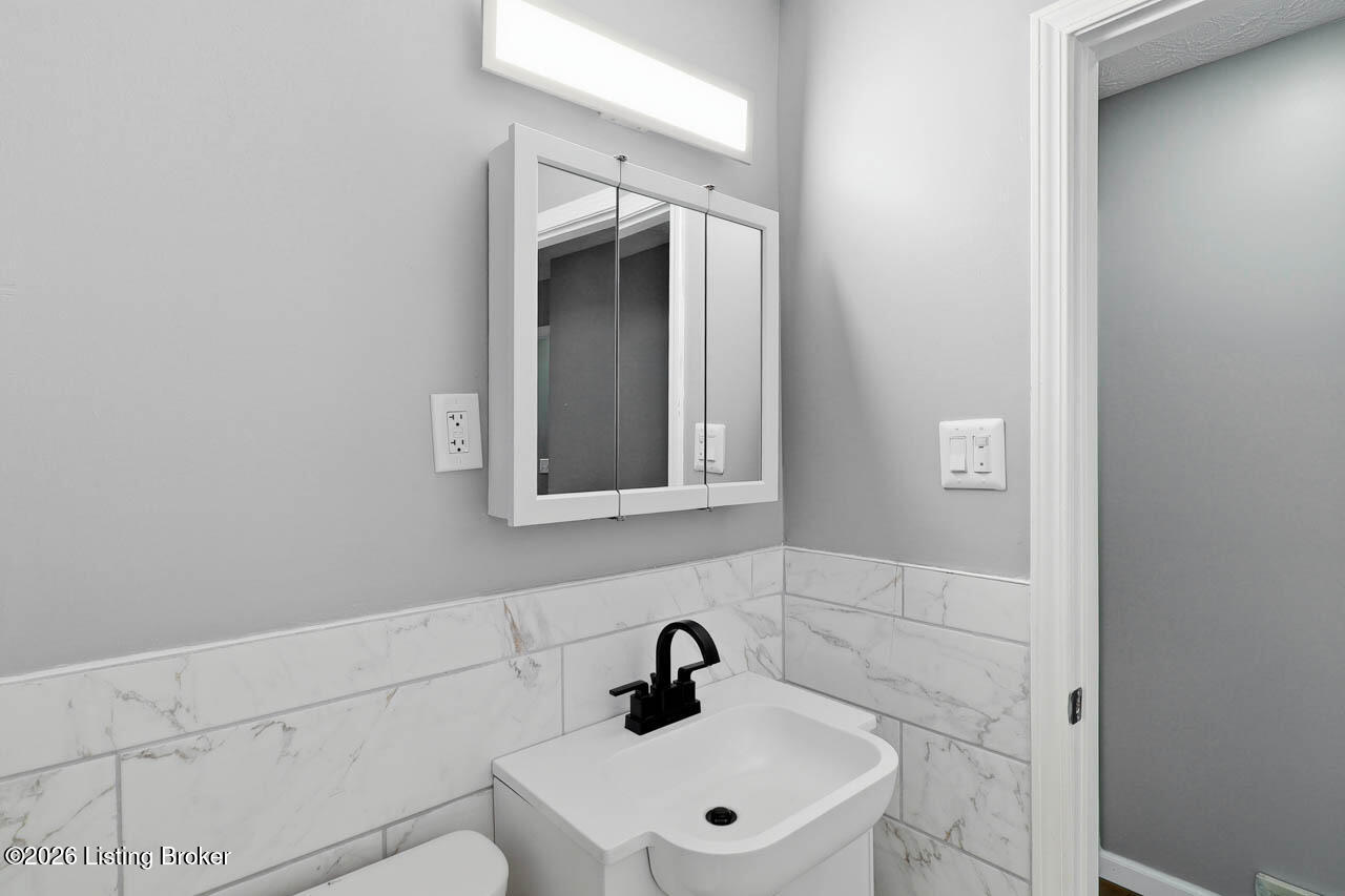 5120 Maryview Dr Property Photo 16