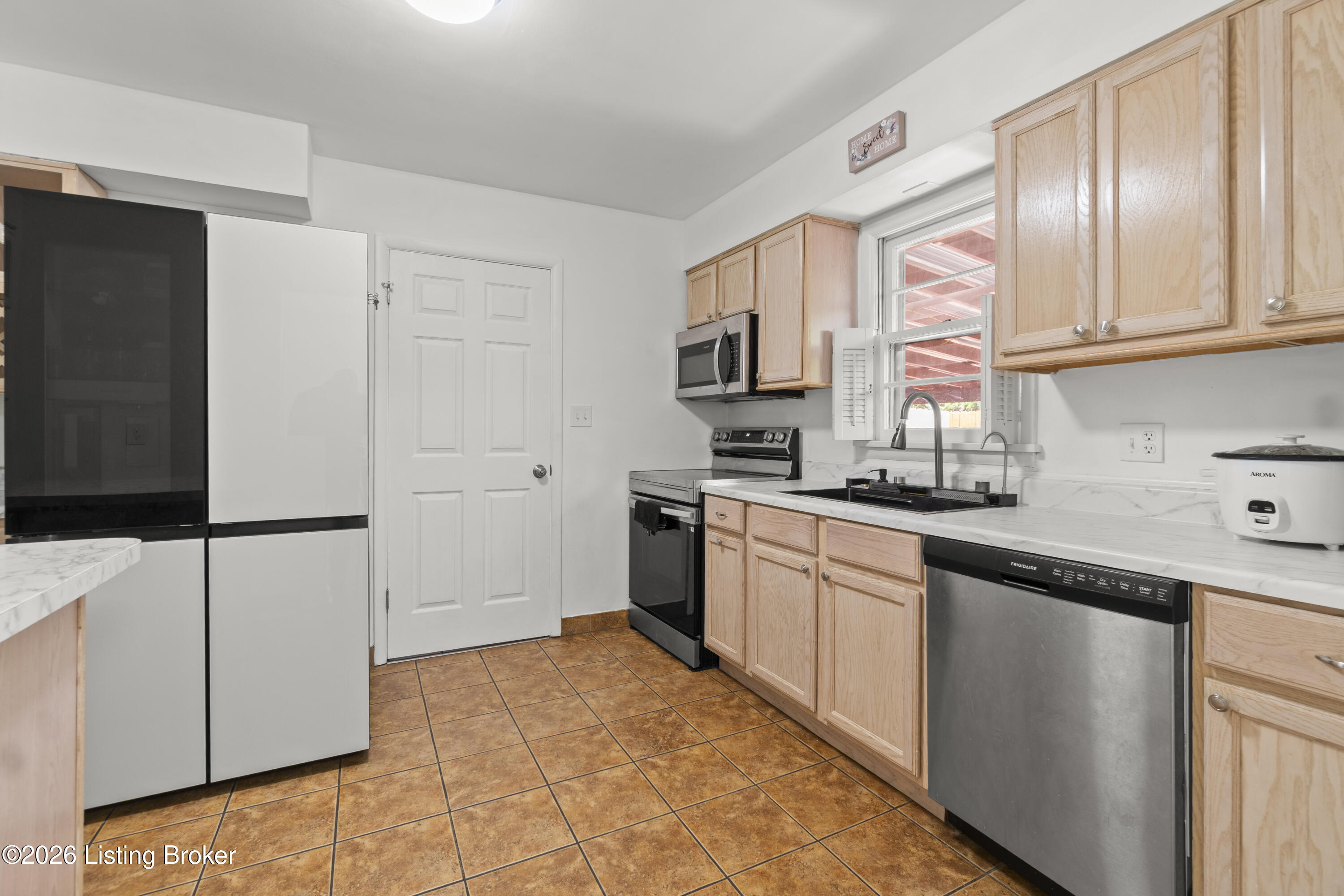 2303 Ecton Ln Property Photo 10