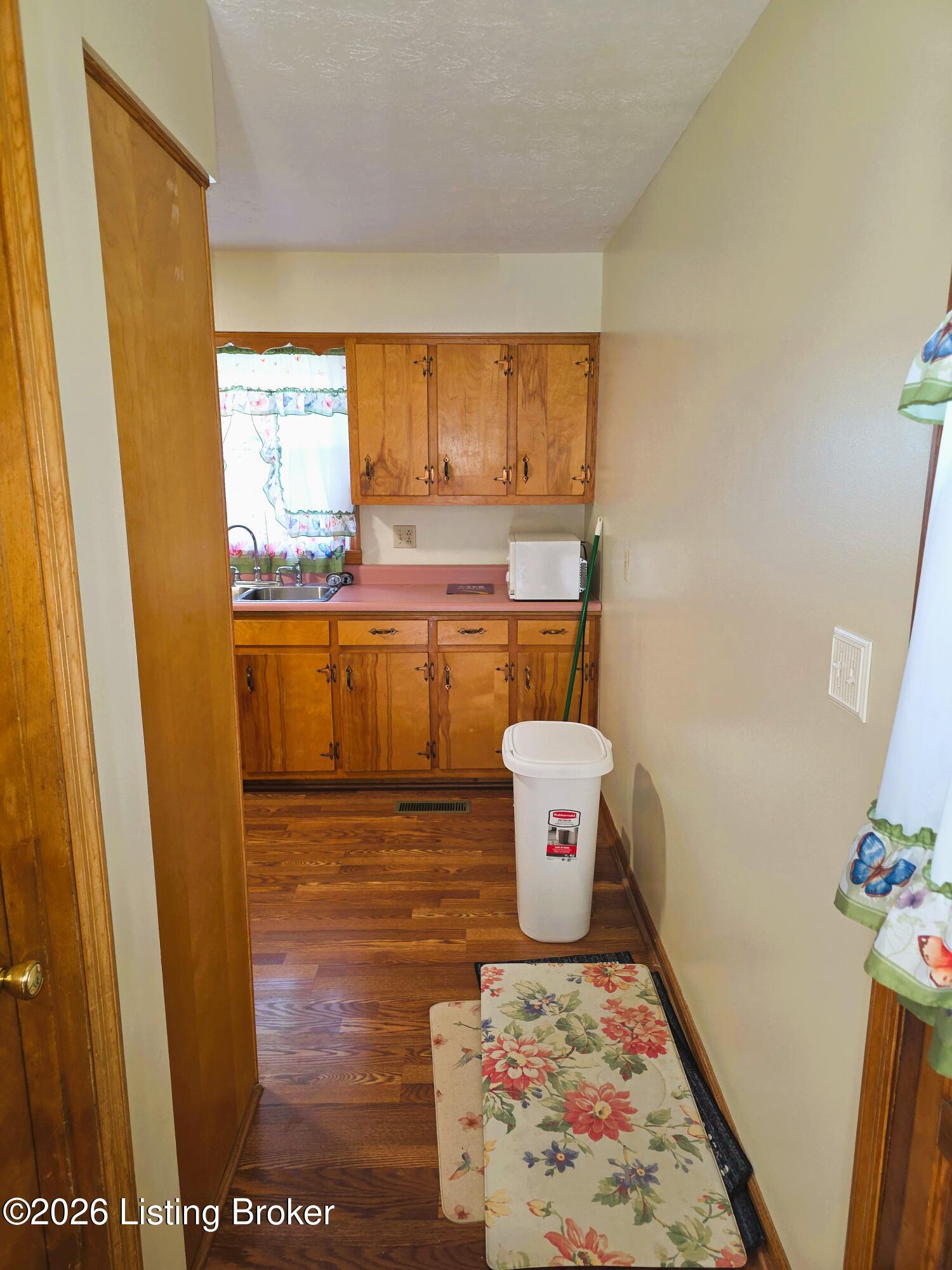 8237 Mount Eden Rd Property Photo 20