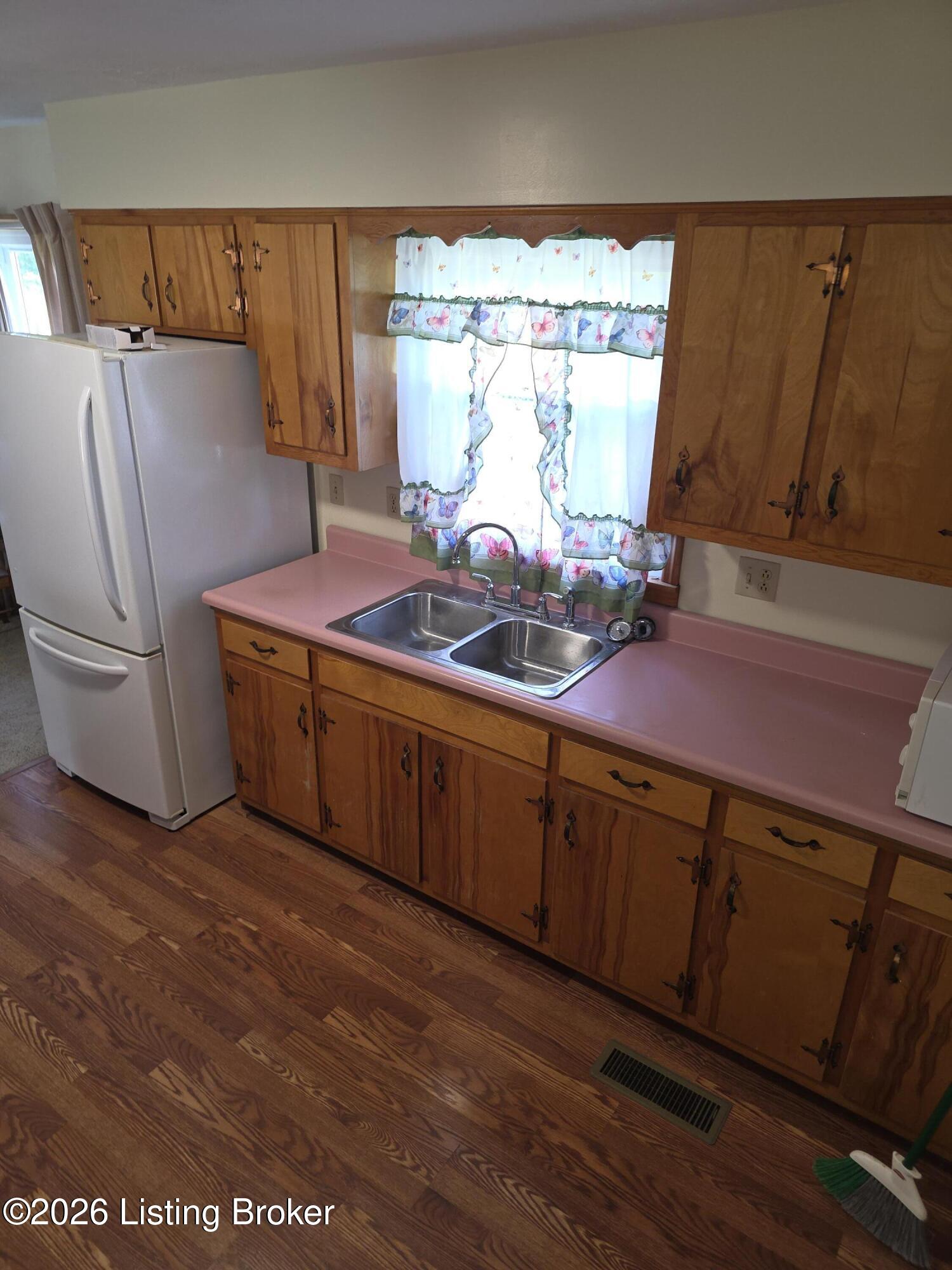 8237 Mount Eden Rd Property Photo 22