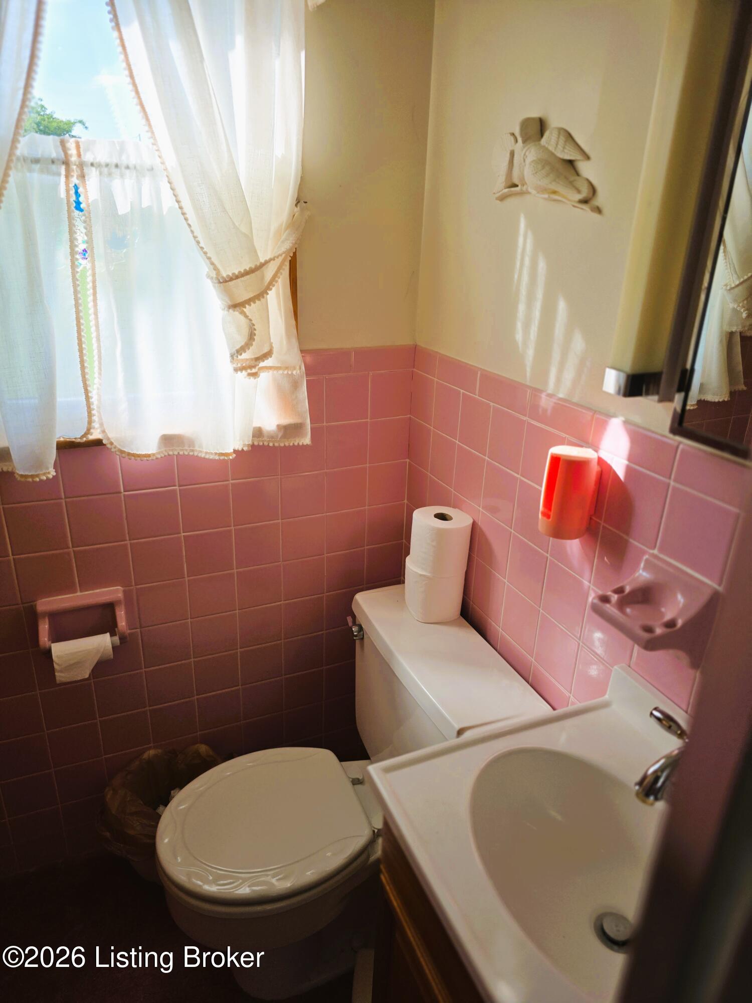 8237 Mount Eden Rd Property Photo 34