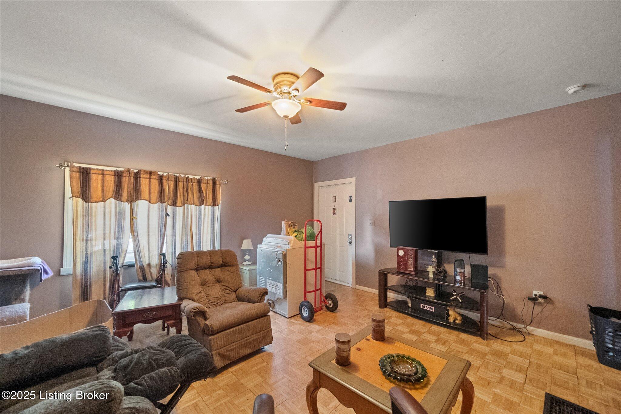 1525 Anderson St Property Photo 11