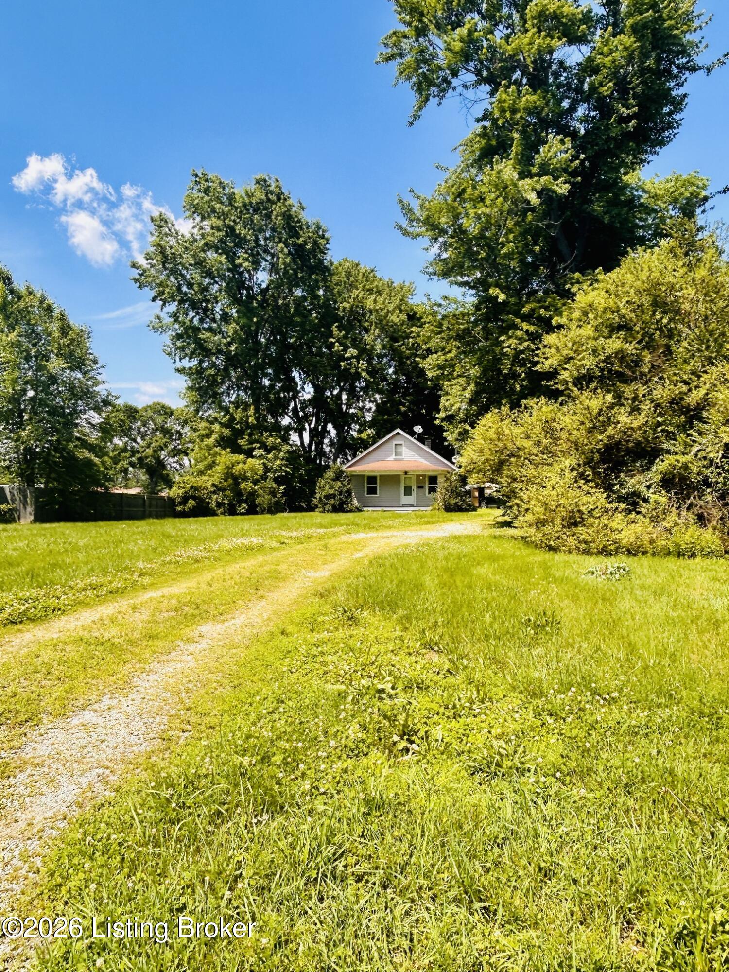 2315 Upper Hunters Trace Property Photo 3
