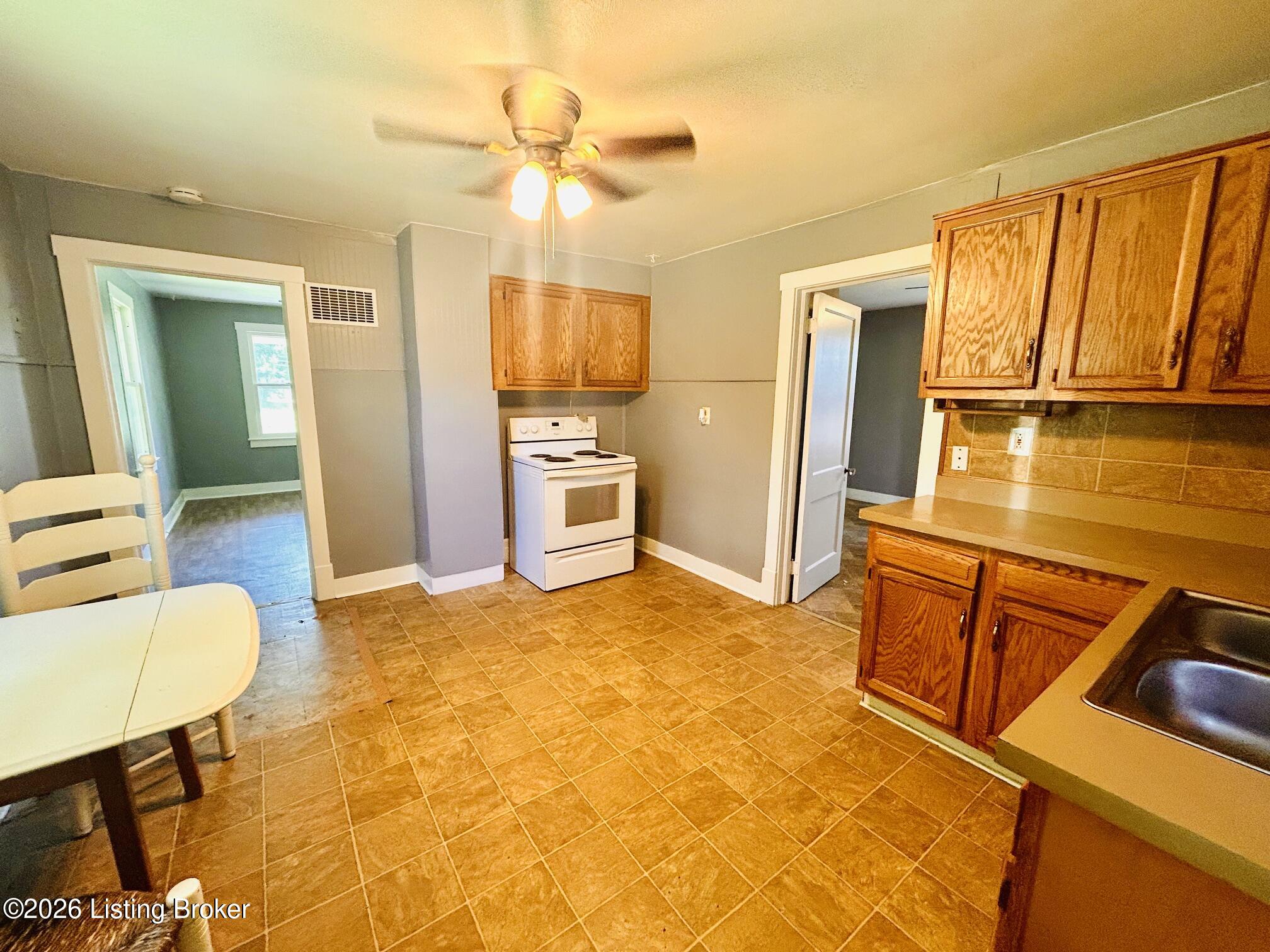 2315 Upper Hunters Trace Property Photo 4