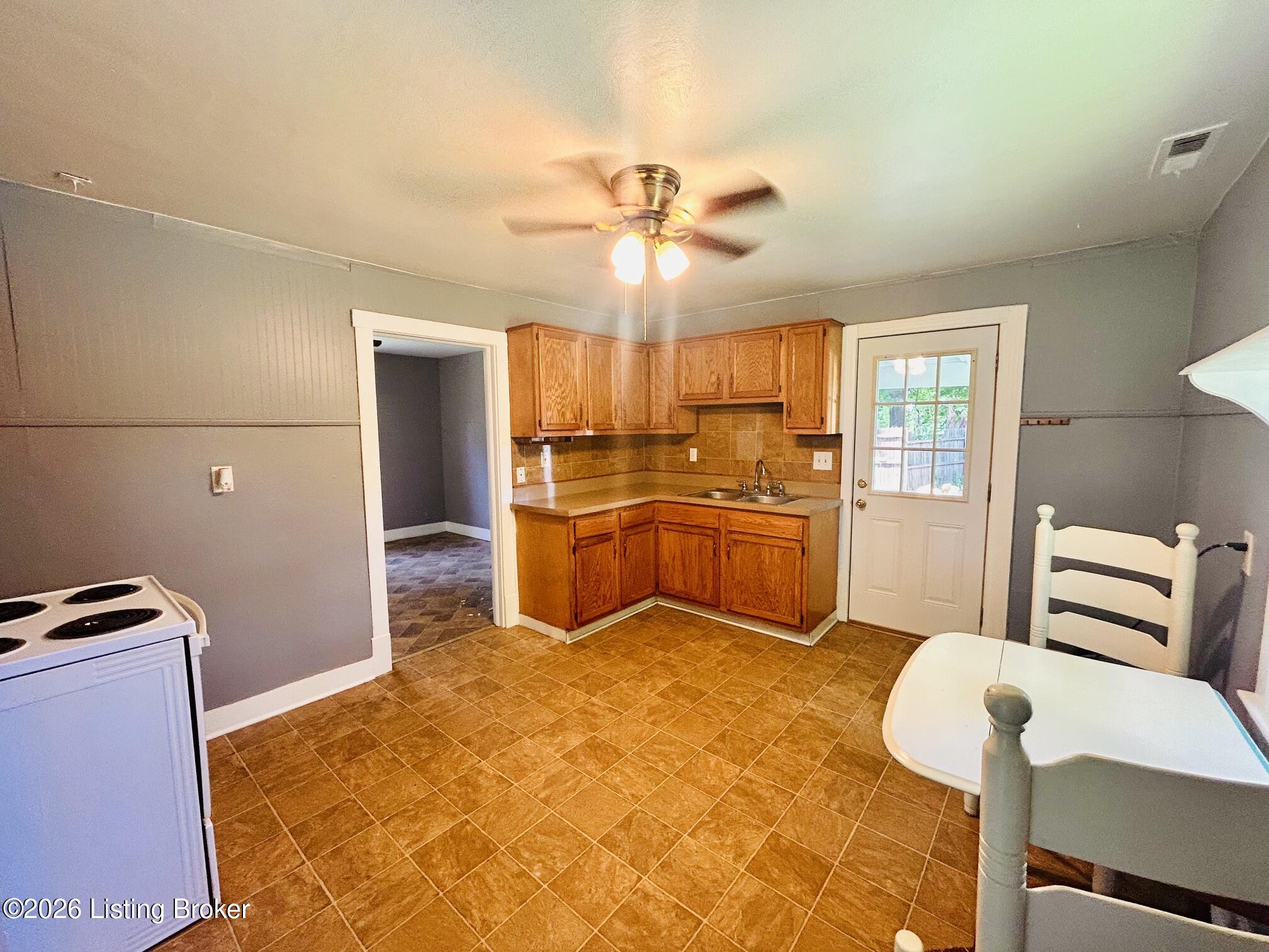 2315 Upper Hunters Trace Property Photo 5