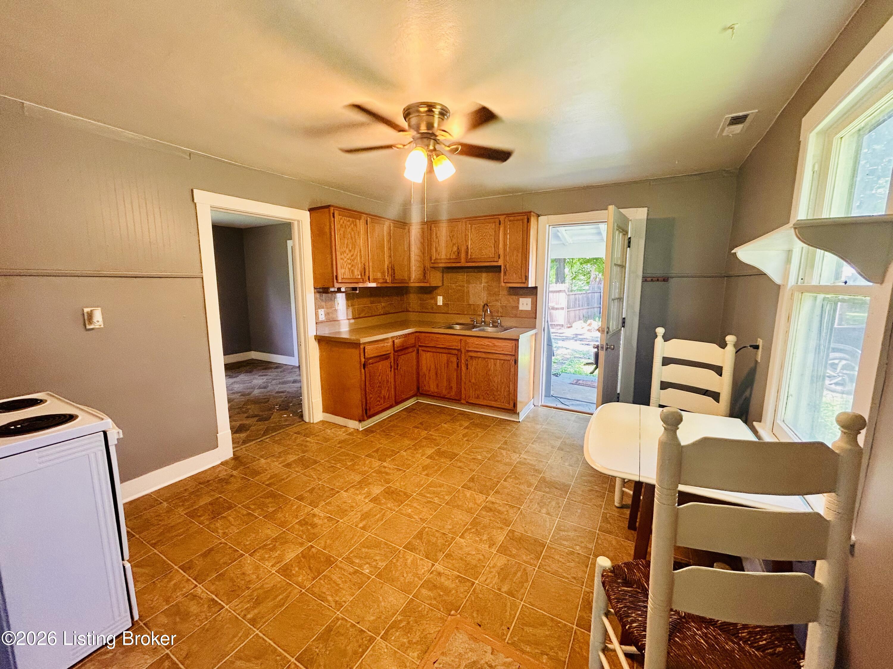 2315 Upper Hunters Trace Property Photo 6