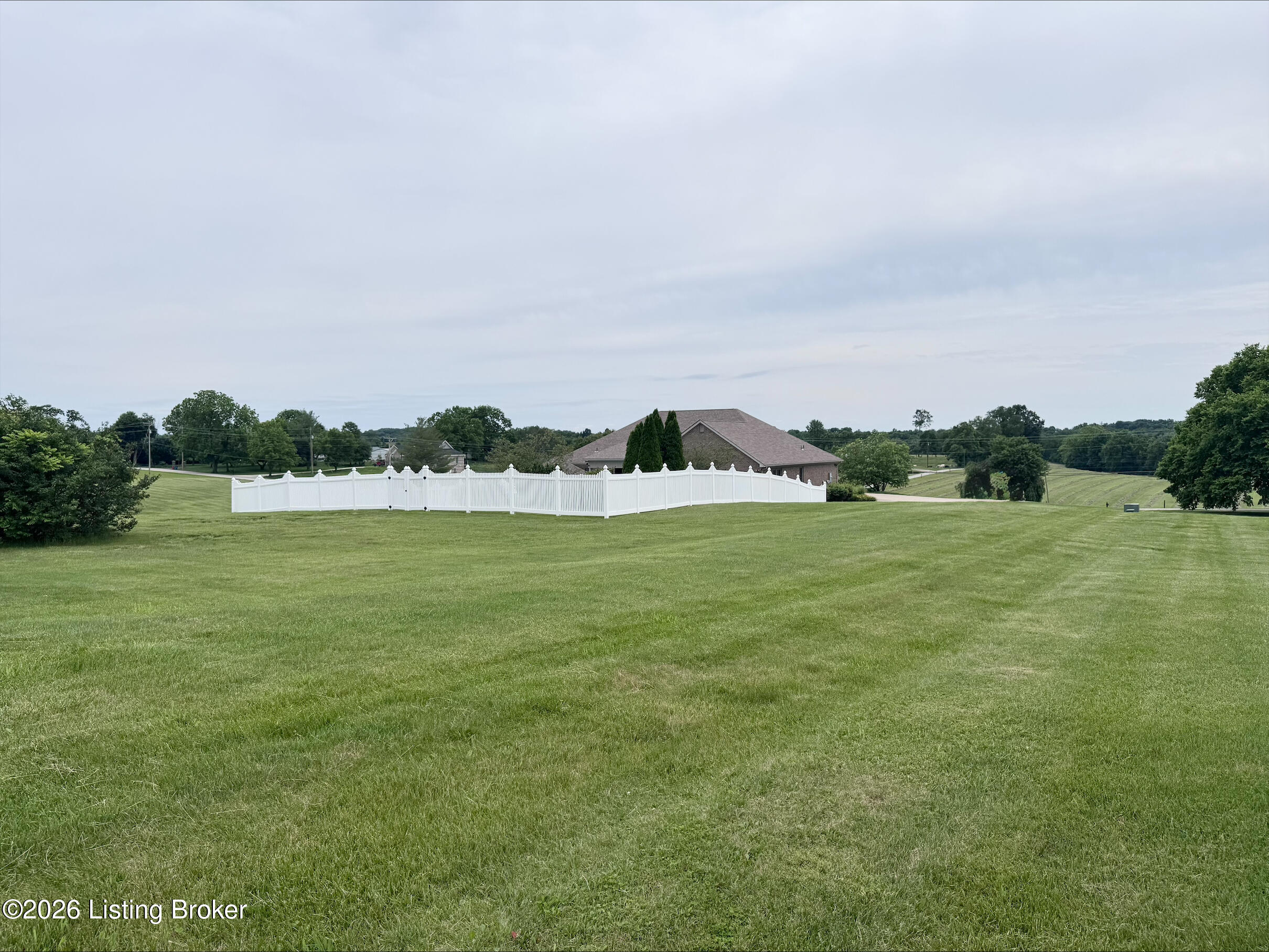 1450 Bridgeport Rd Property Photo 11