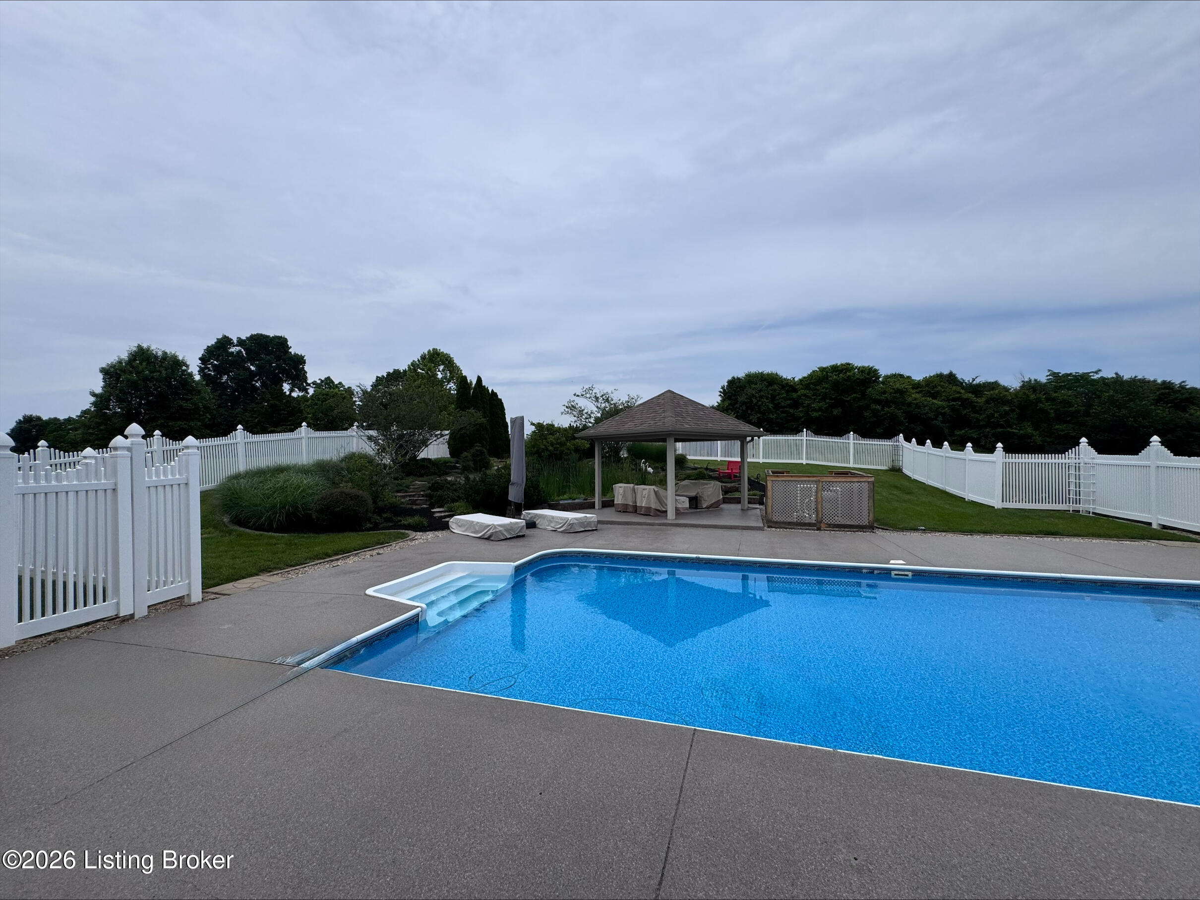1450 Bridgeport Rd Property Photo 12