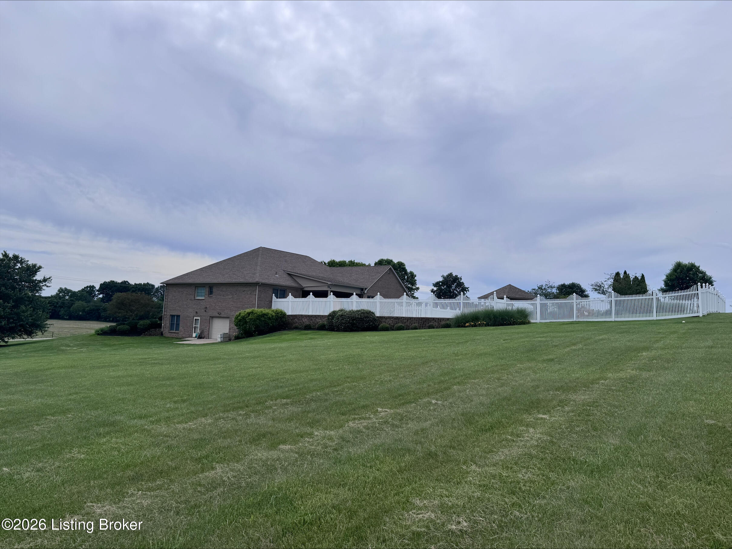 1450 Bridgeport Rd Property Photo 17
