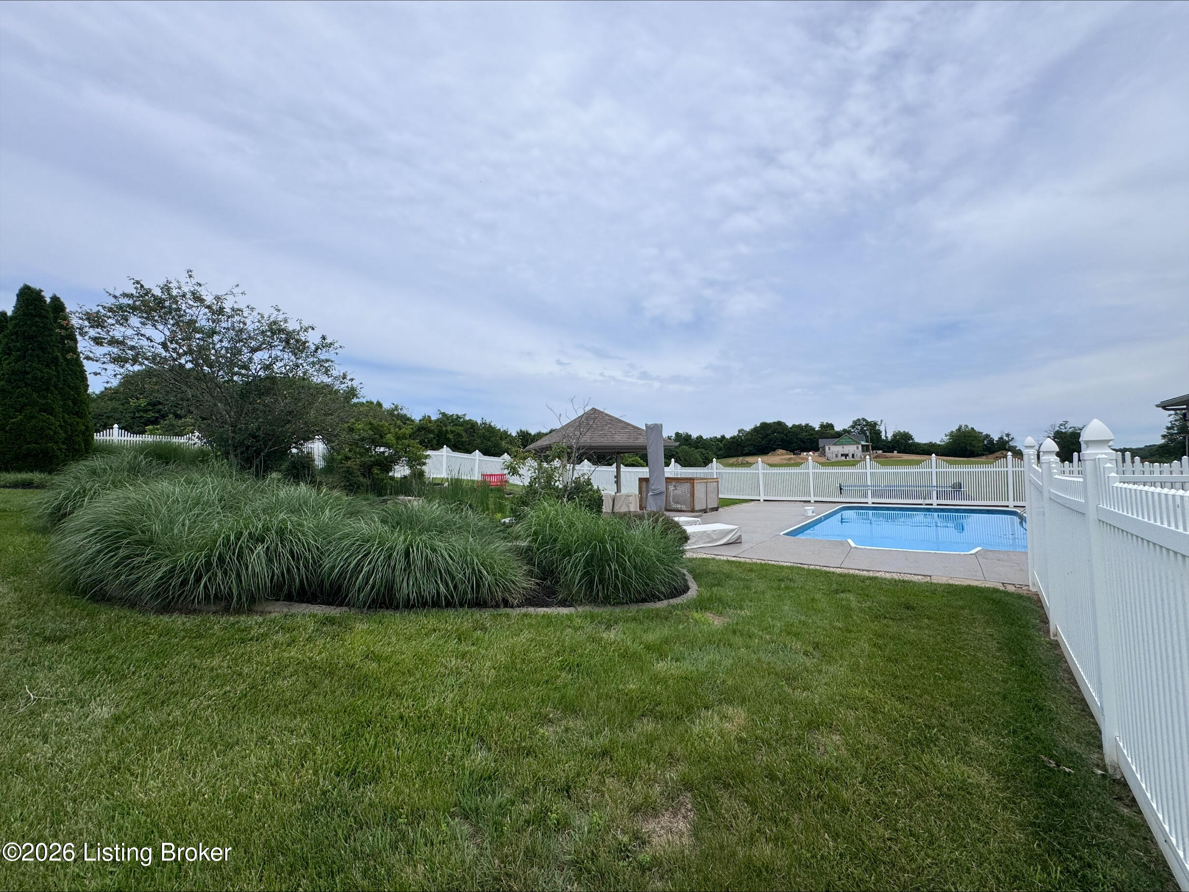 1450 Bridgeport Rd Property Photo 18