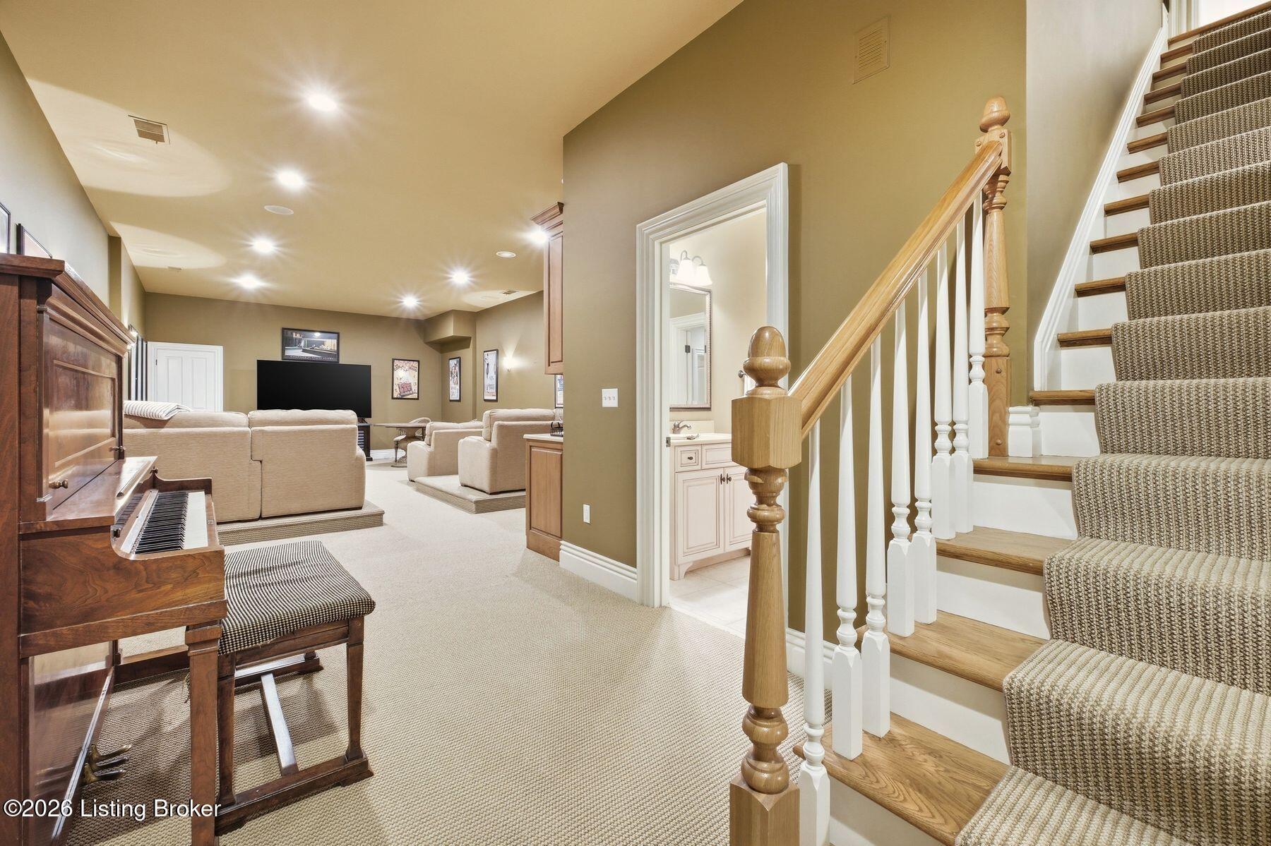 14932 Landmark Dr Property Photo 37