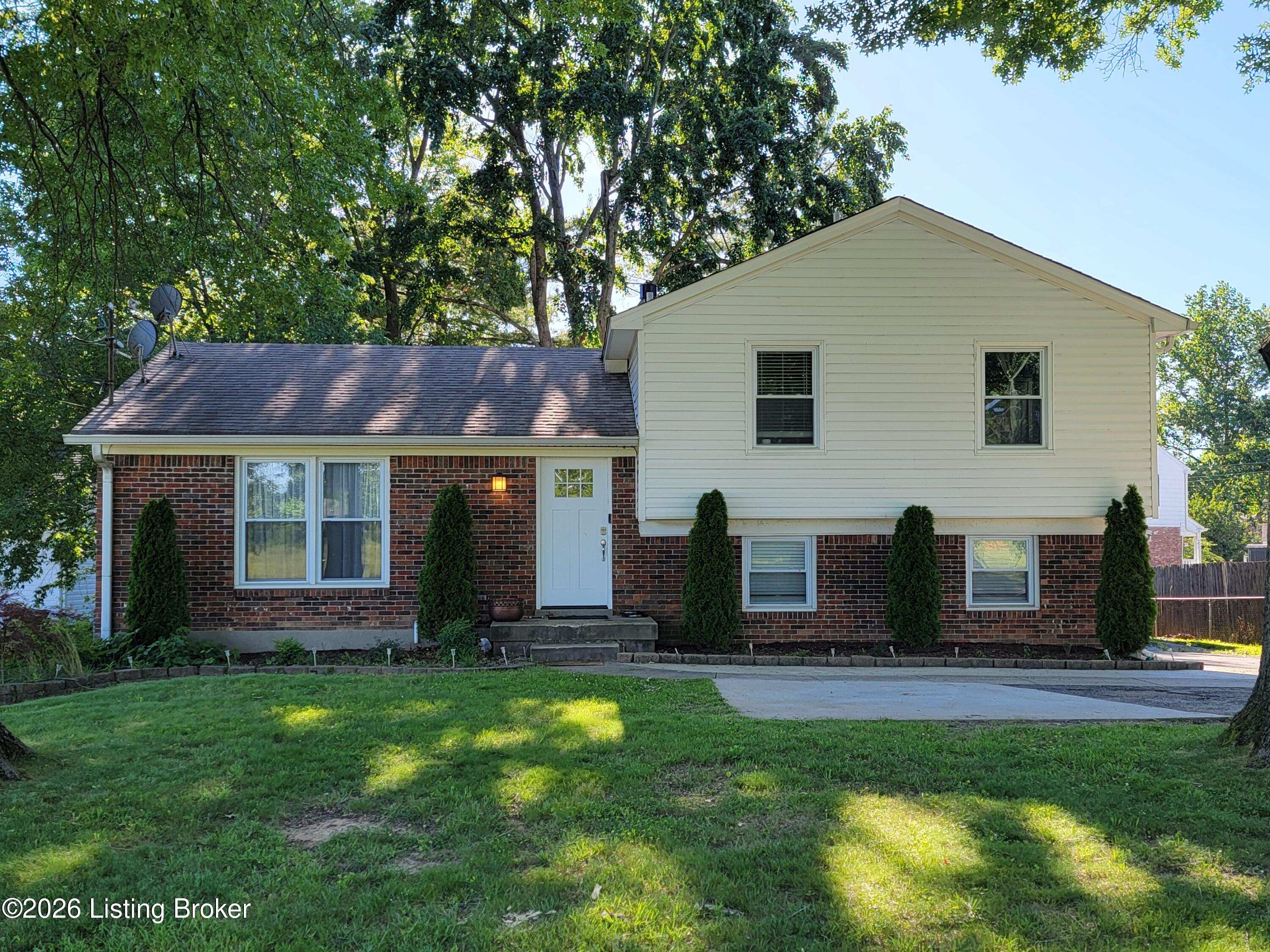 7008 S Watterson Trail Property Photo 1