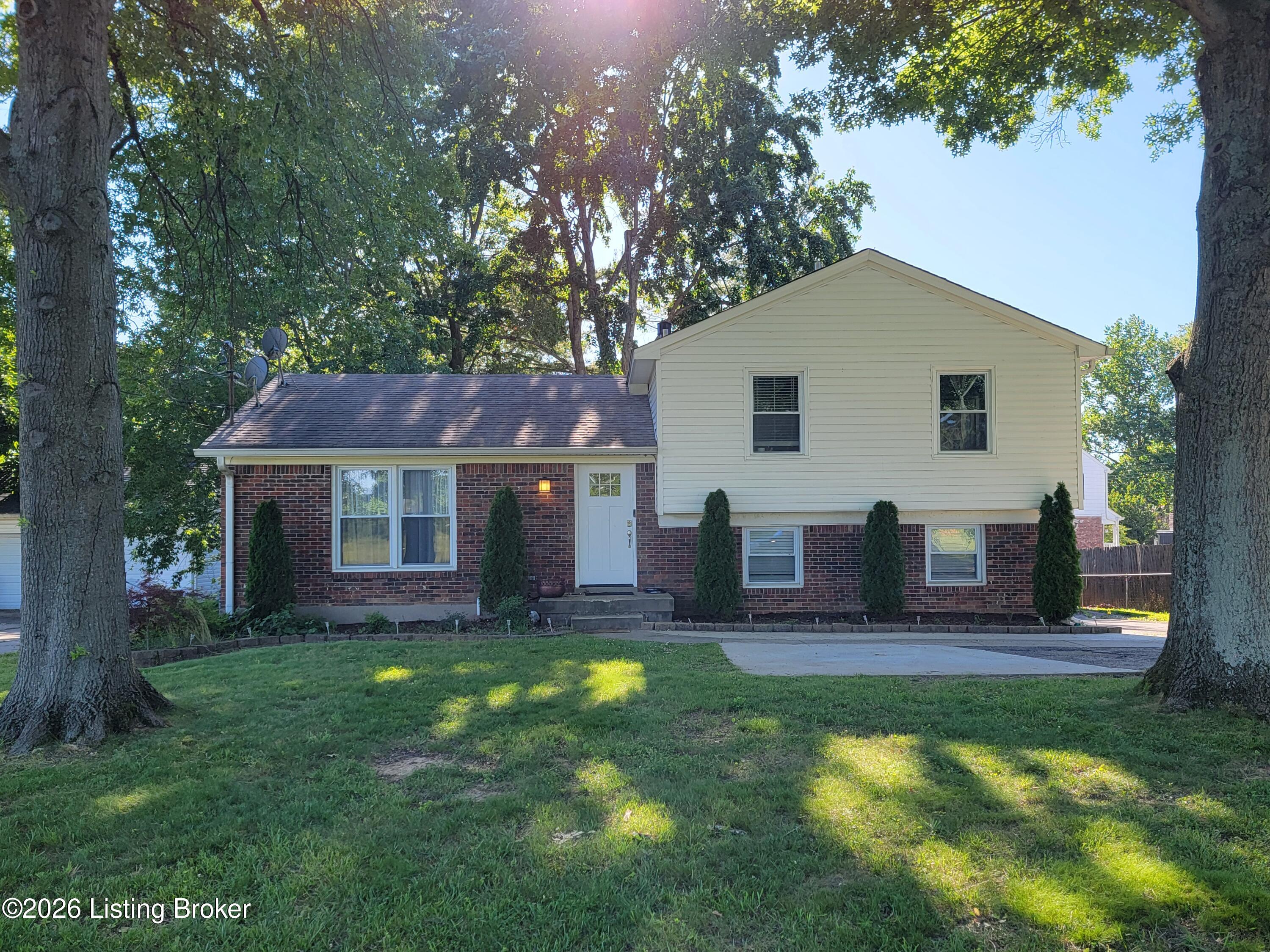 7008 S Watterson Trail Property Photo 2