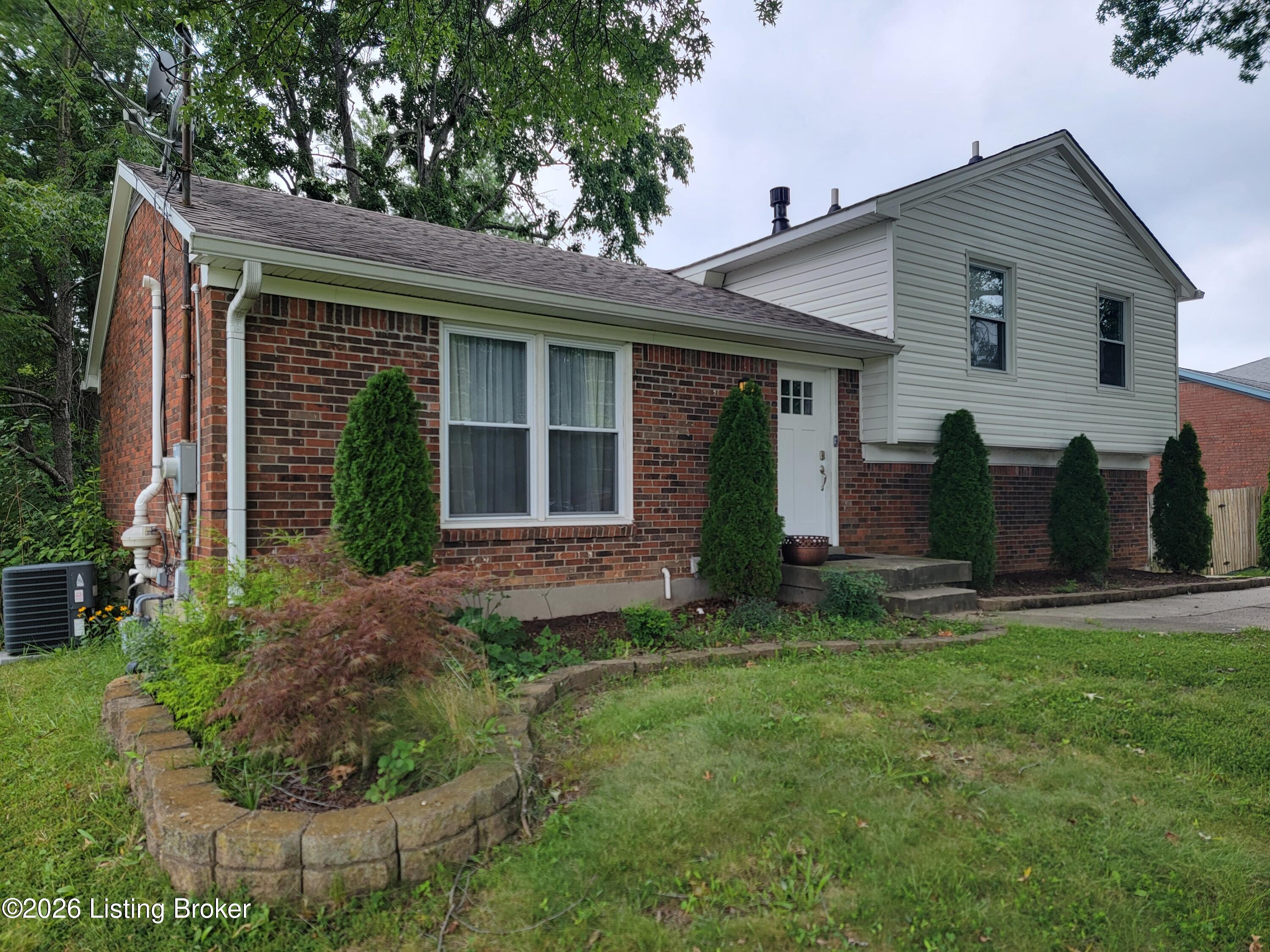 7008 S Watterson Trail Property Photo 4
