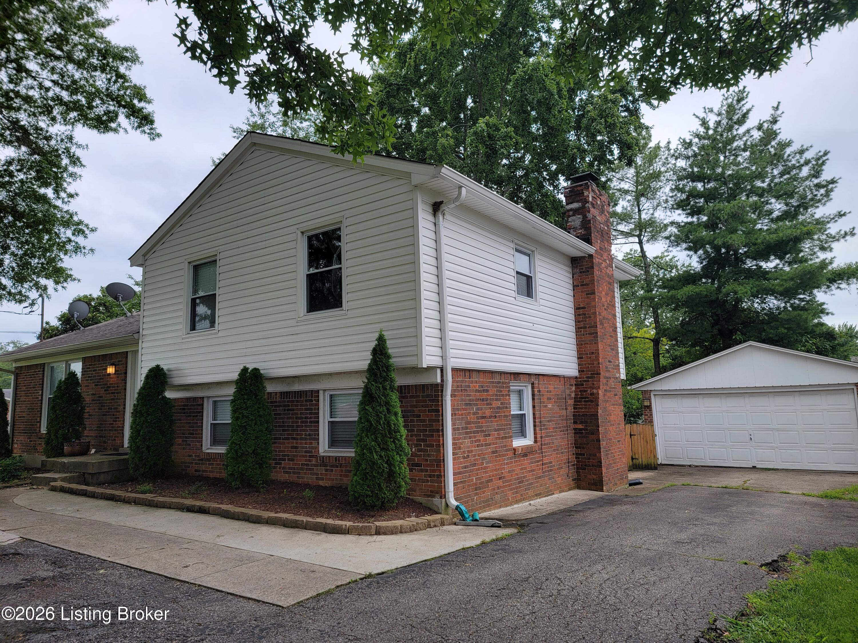 7008 S Watterson Trail Property Photo 5