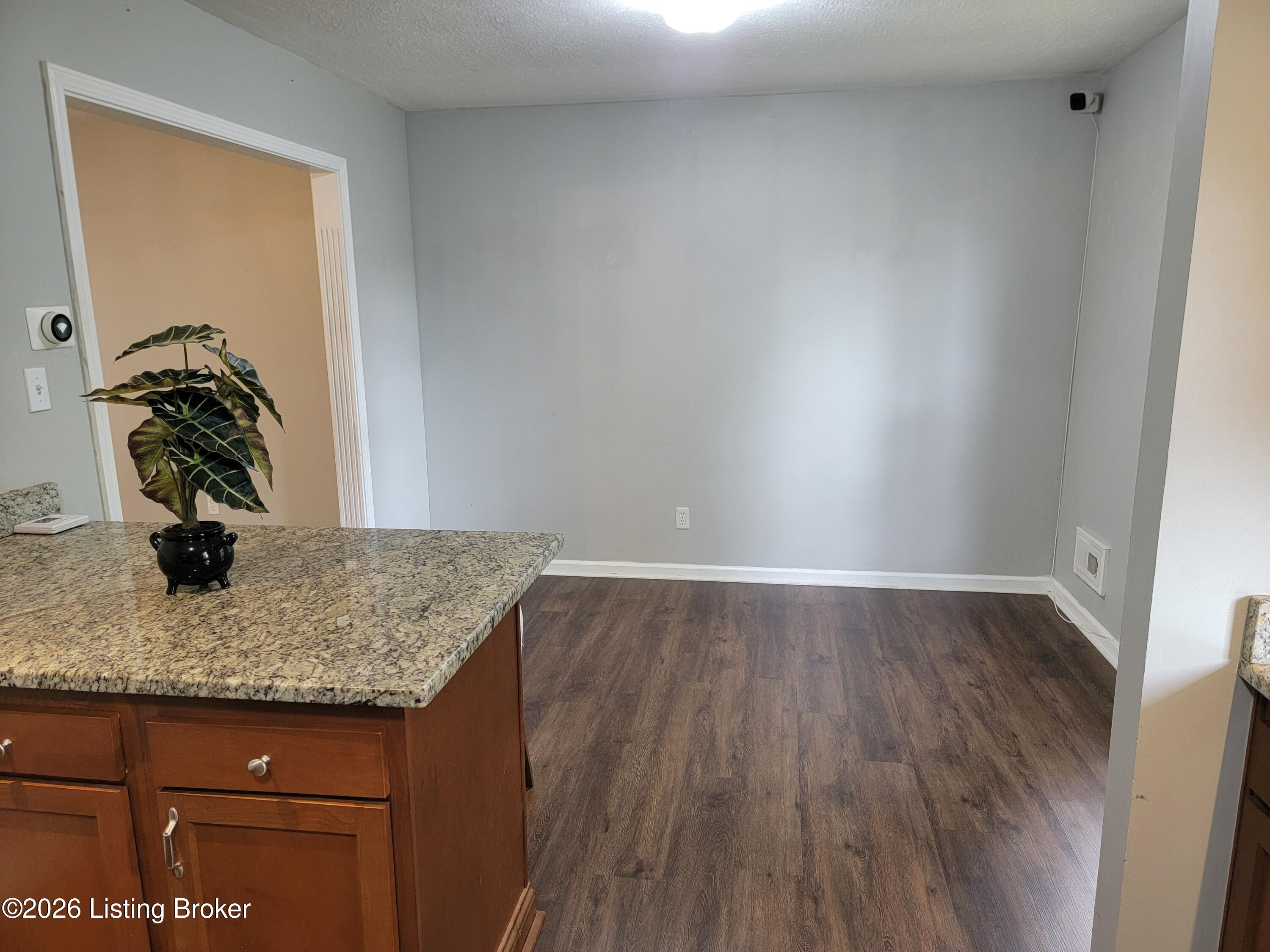 7008 S Watterson Trail Property Photo 11