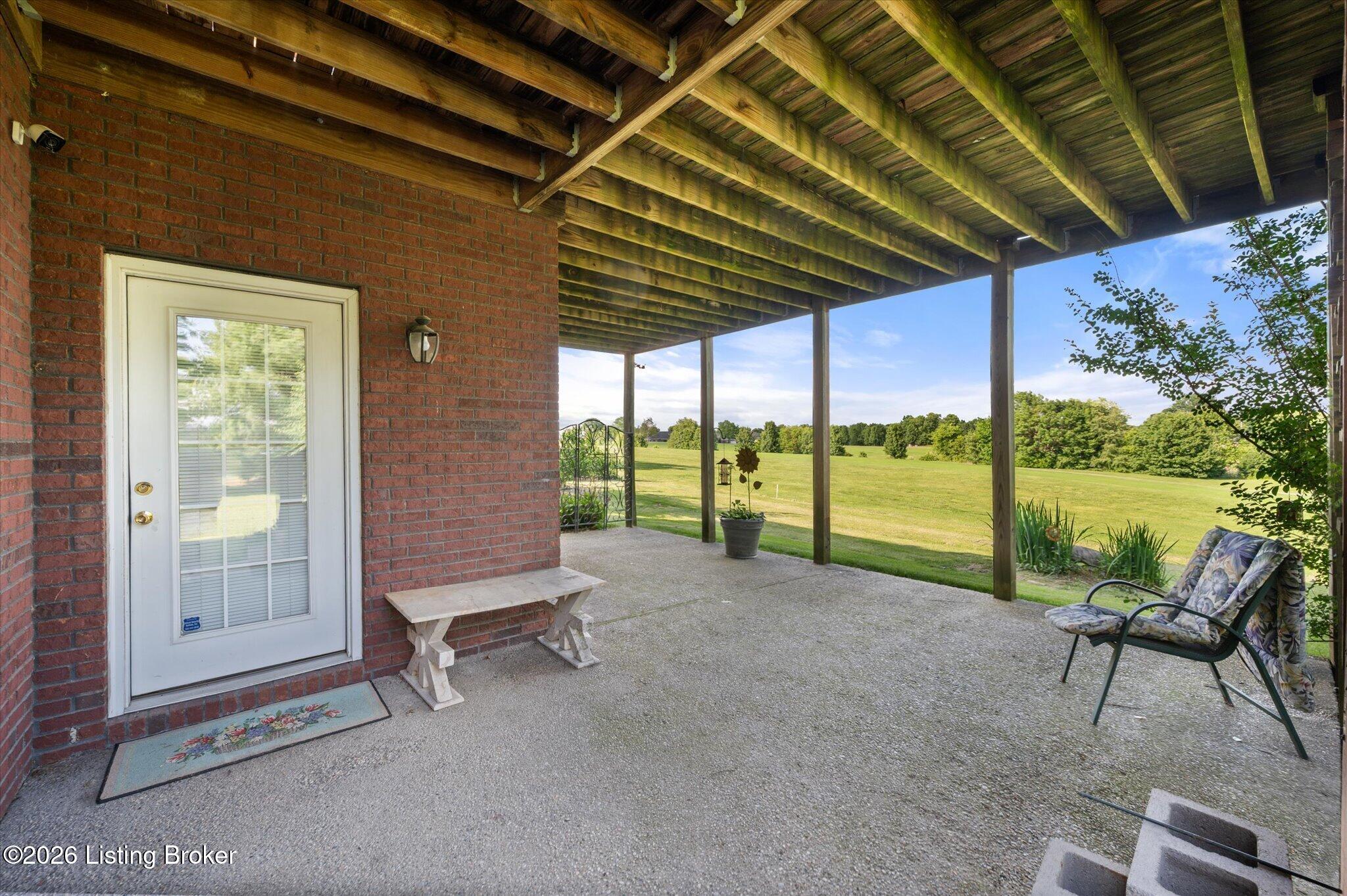 600 Ashbourne Dr Property Photo 6