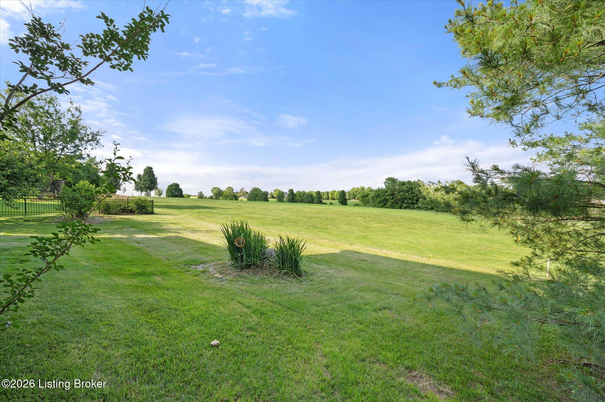 600 Ashbourne Dr Property Photo 7