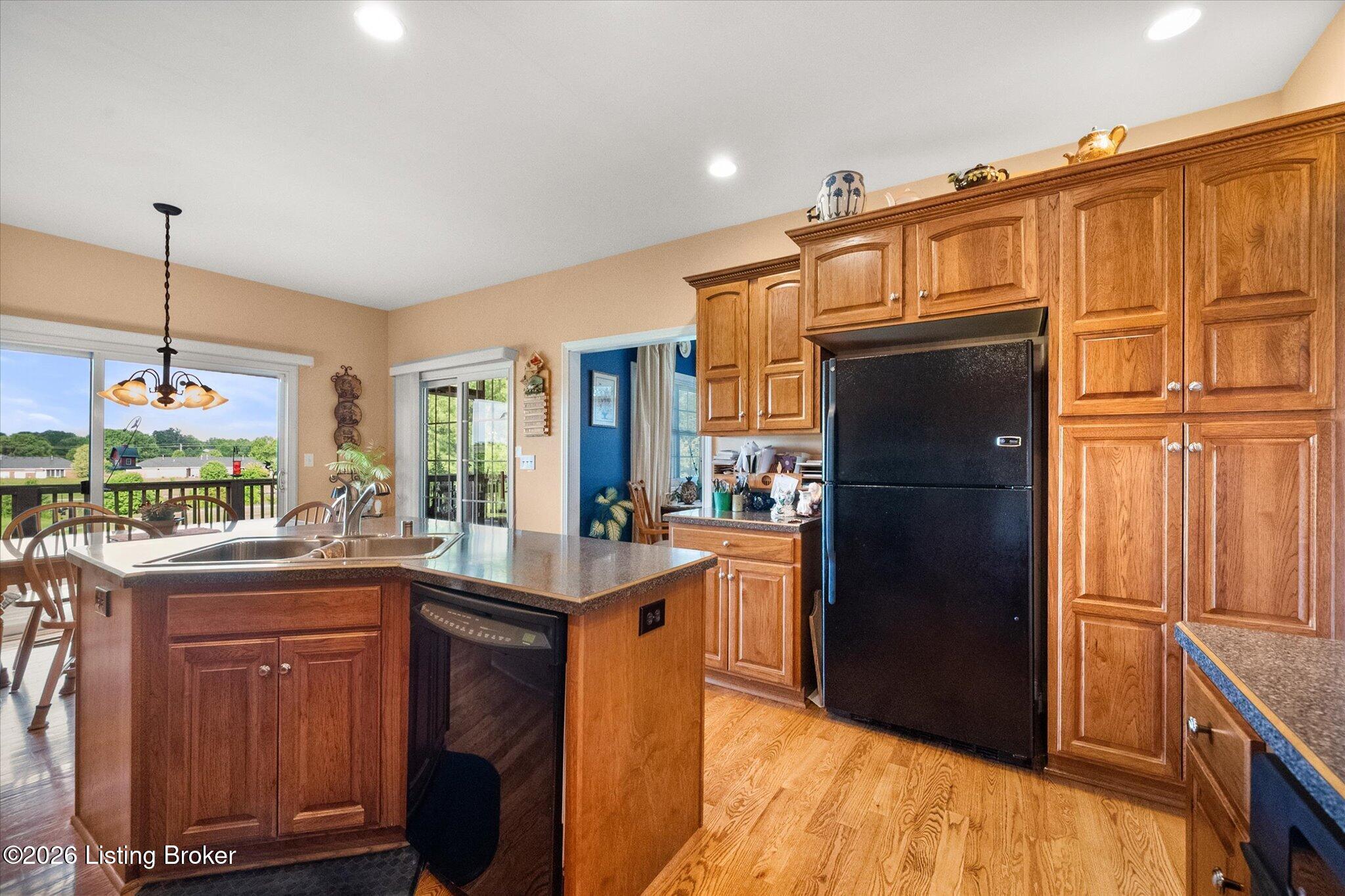 600 Ashbourne Dr Property Photo 18