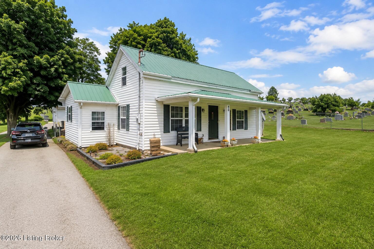 40 Cemetery Rd