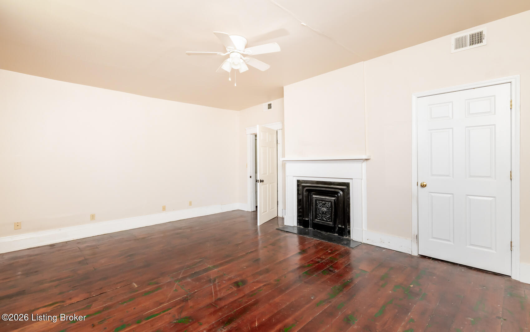 11 E Church St Property Photo 10