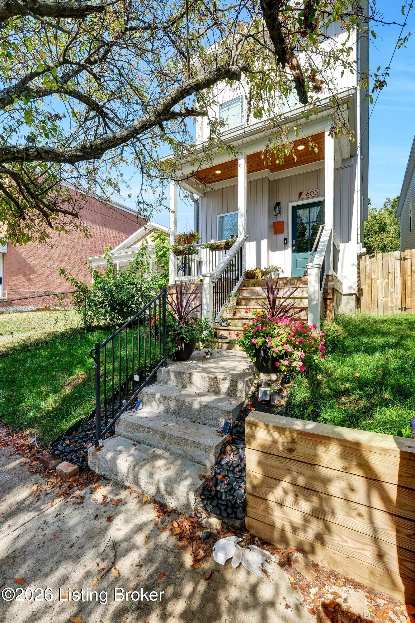 605 E Kentucky St Property Photo 1