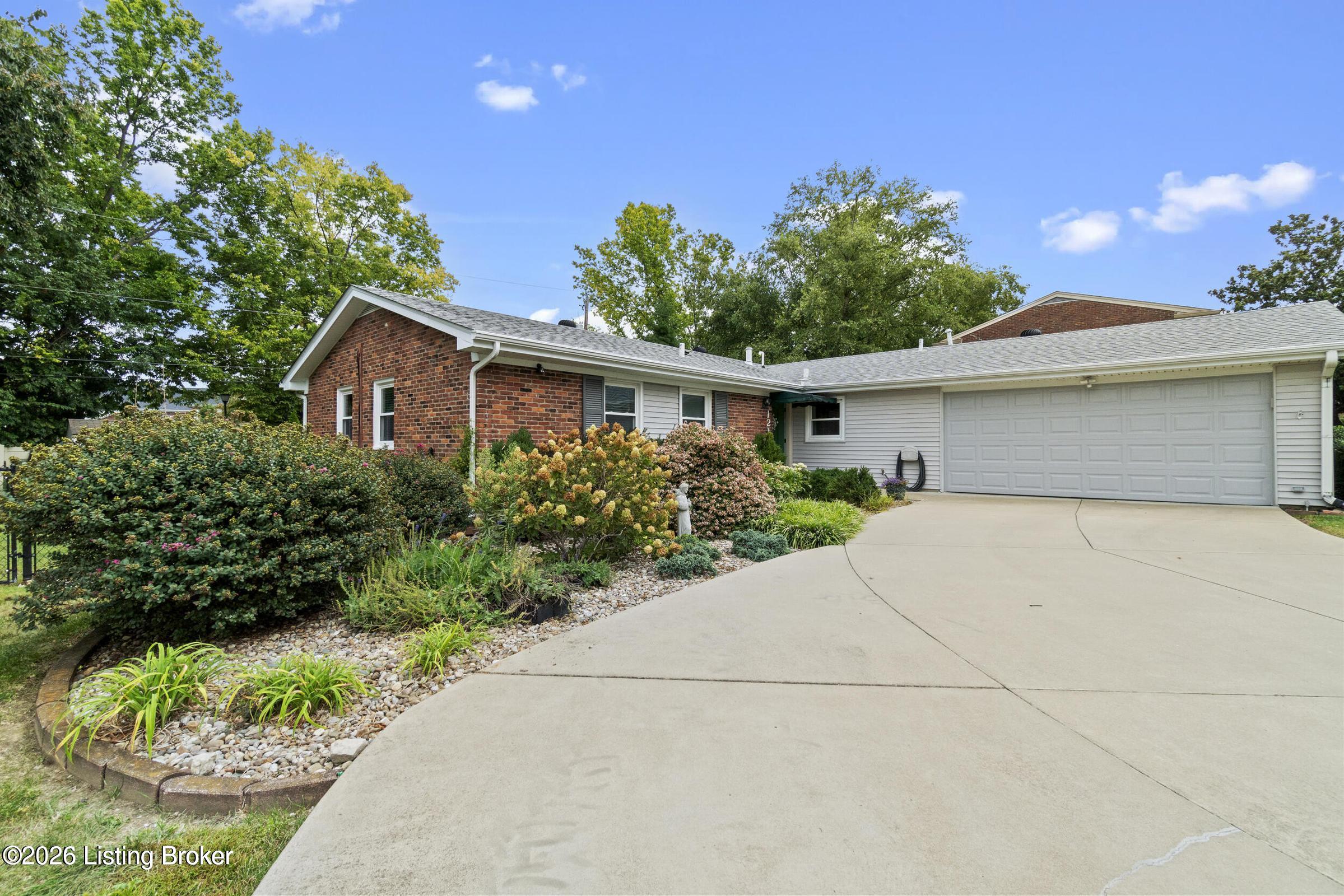 121 Blue Fields Rd Property Photo 1