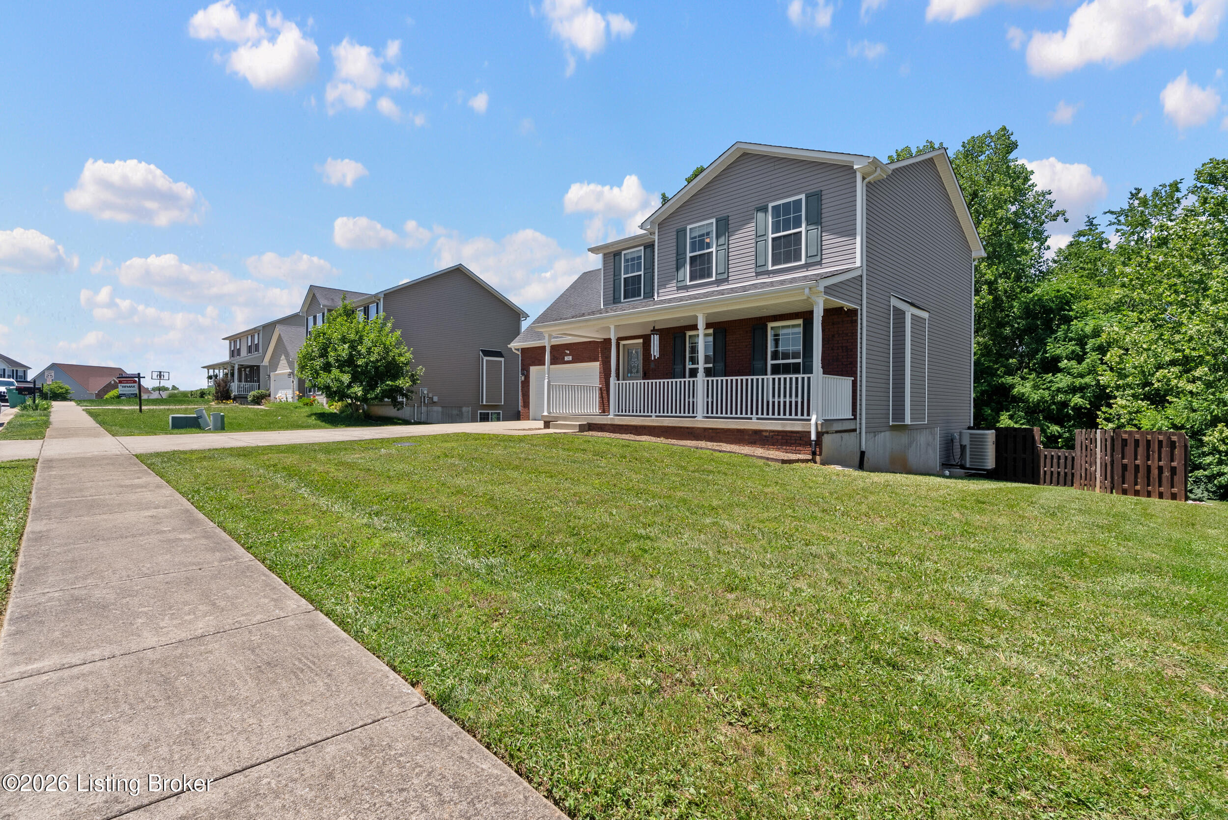 200 Huckaberry St Property Photo 4