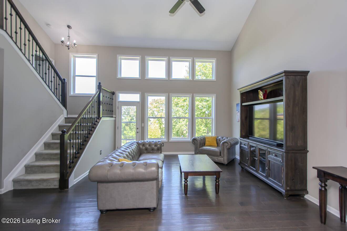 12521 Deer Lake Ln Property Photo 6