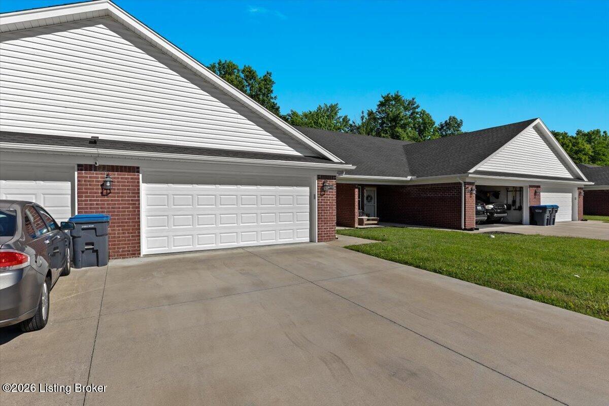 6712 Woods Mill Dr Property Photo 2