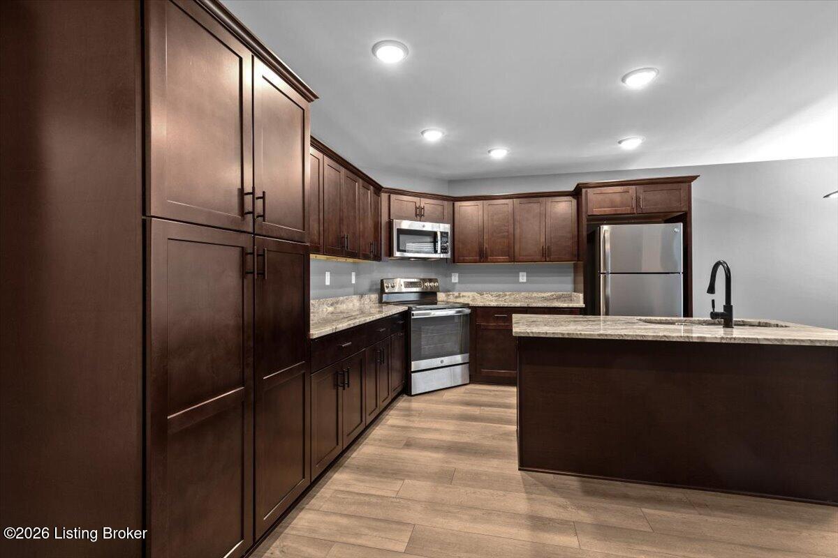 6712 Woods Mill Dr Property Photo 7