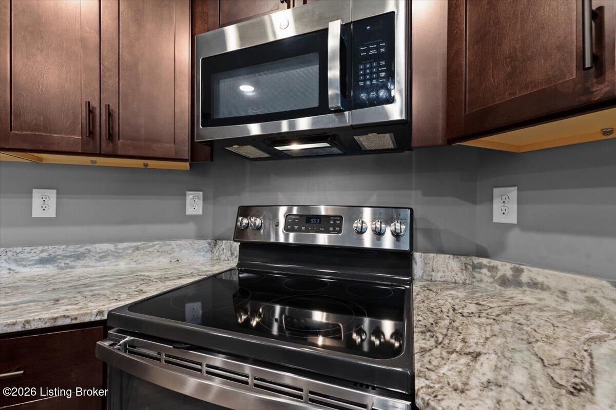 6712 Woods Mill Dr Property Photo 9