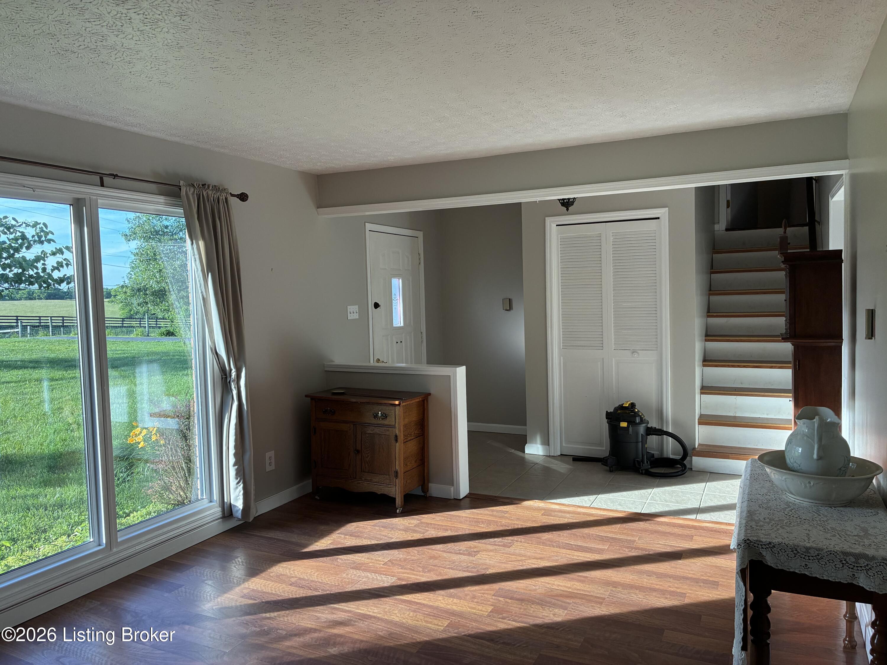 6802 Port Royal Rd Property Photo 10