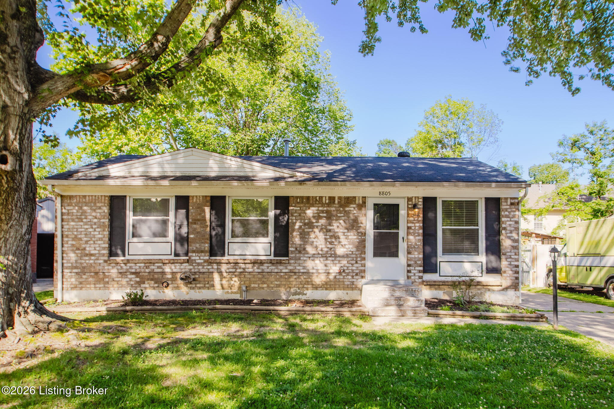 8805 Maplecreek Dr Property Photo 1
