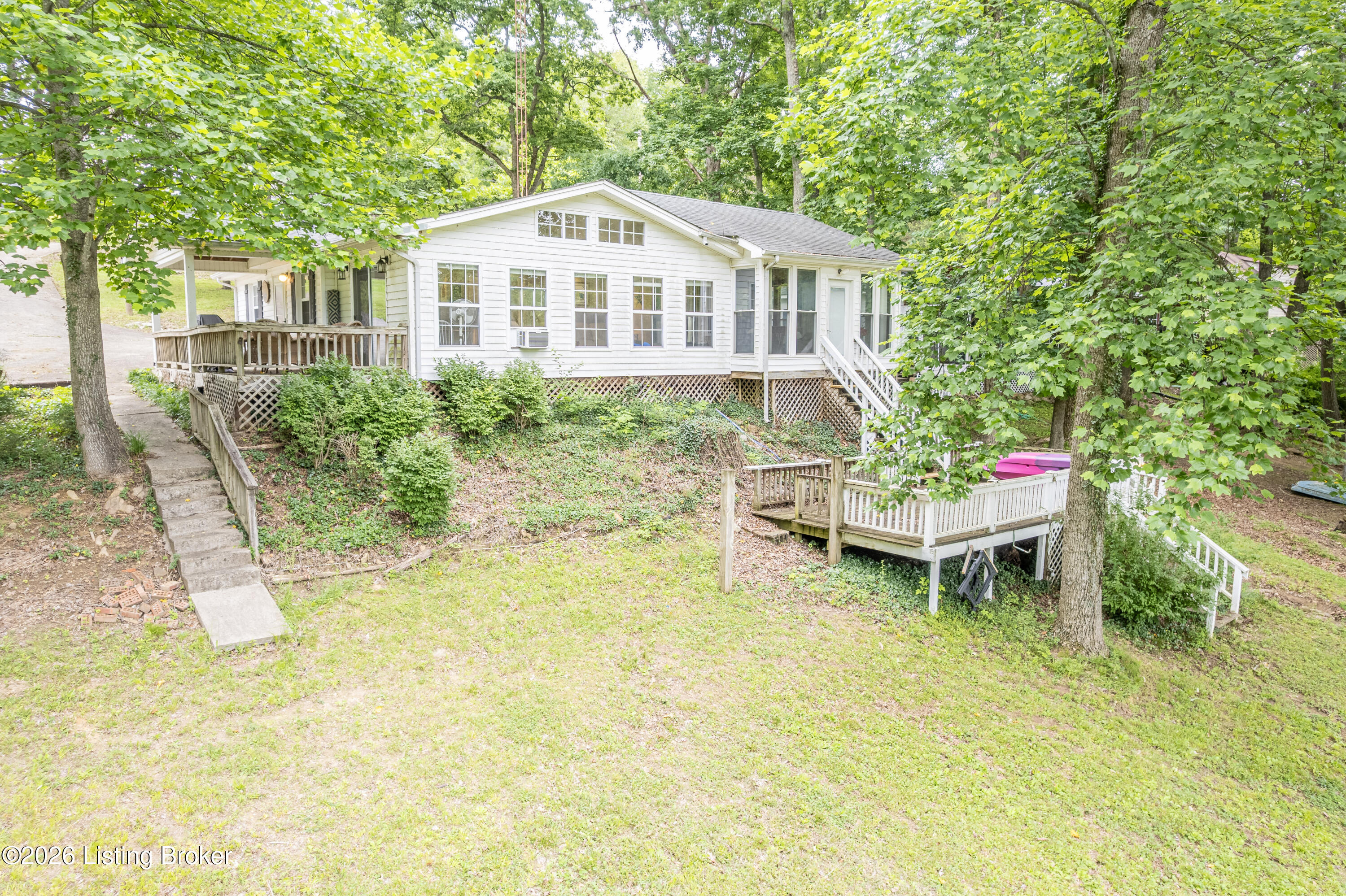 524 Pine Ridge Ln Property Photo 1