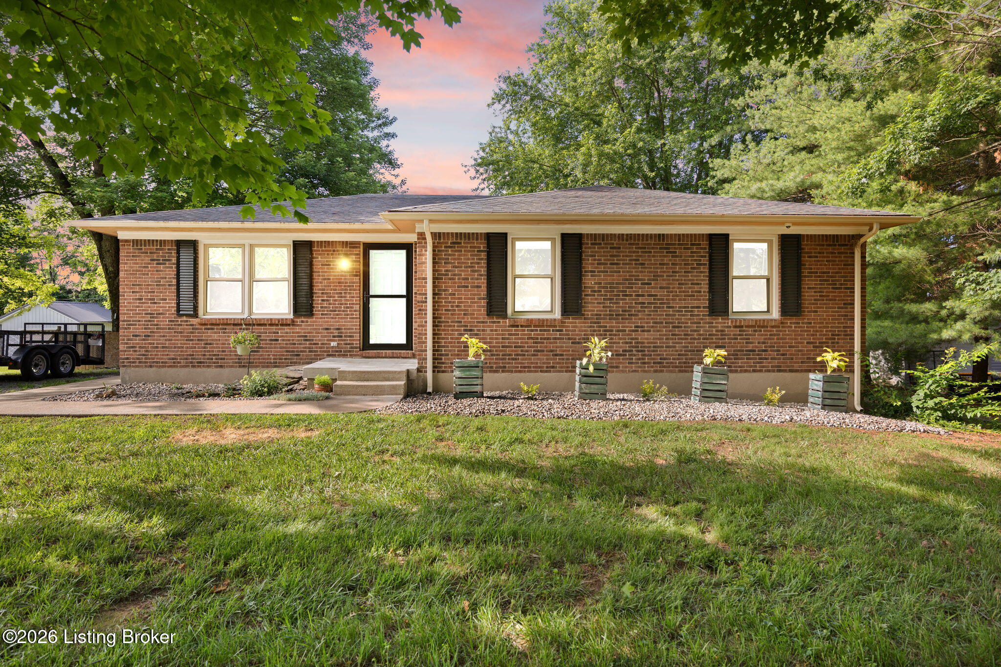 517 Greer Ln Property Photo 1