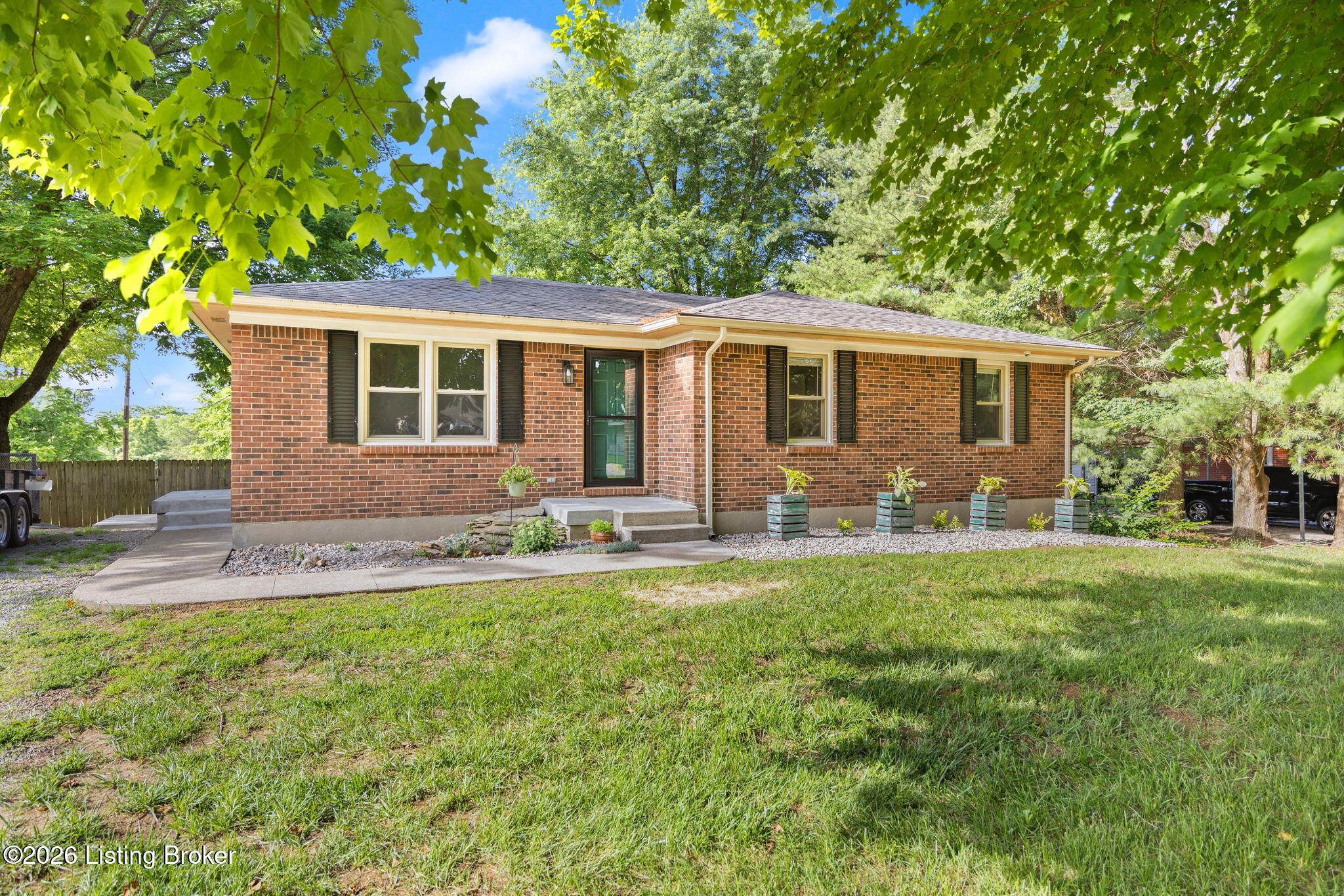 517 Greer Ln Property Photo 2