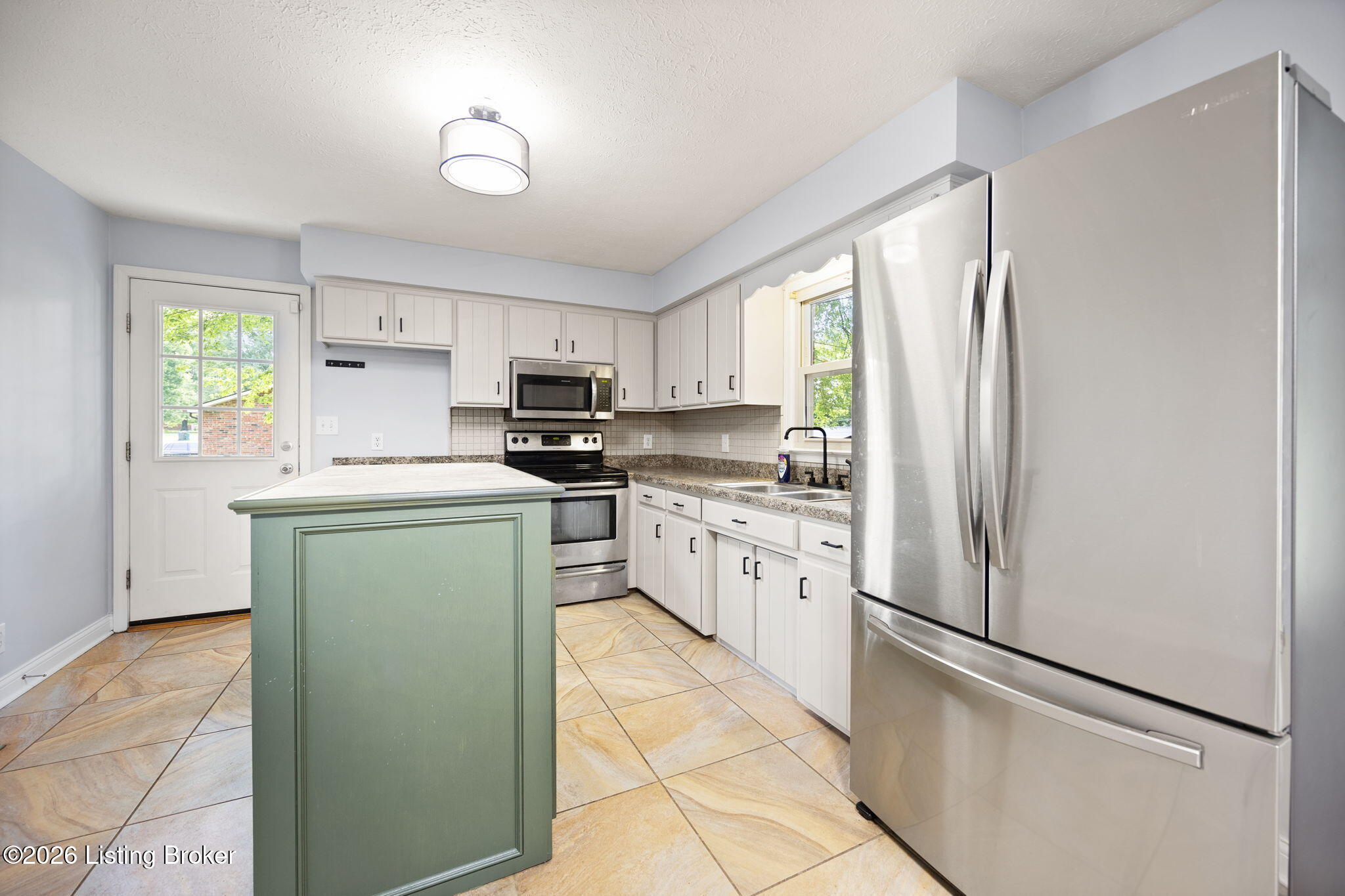 517 Greer Ln Property Photo 10