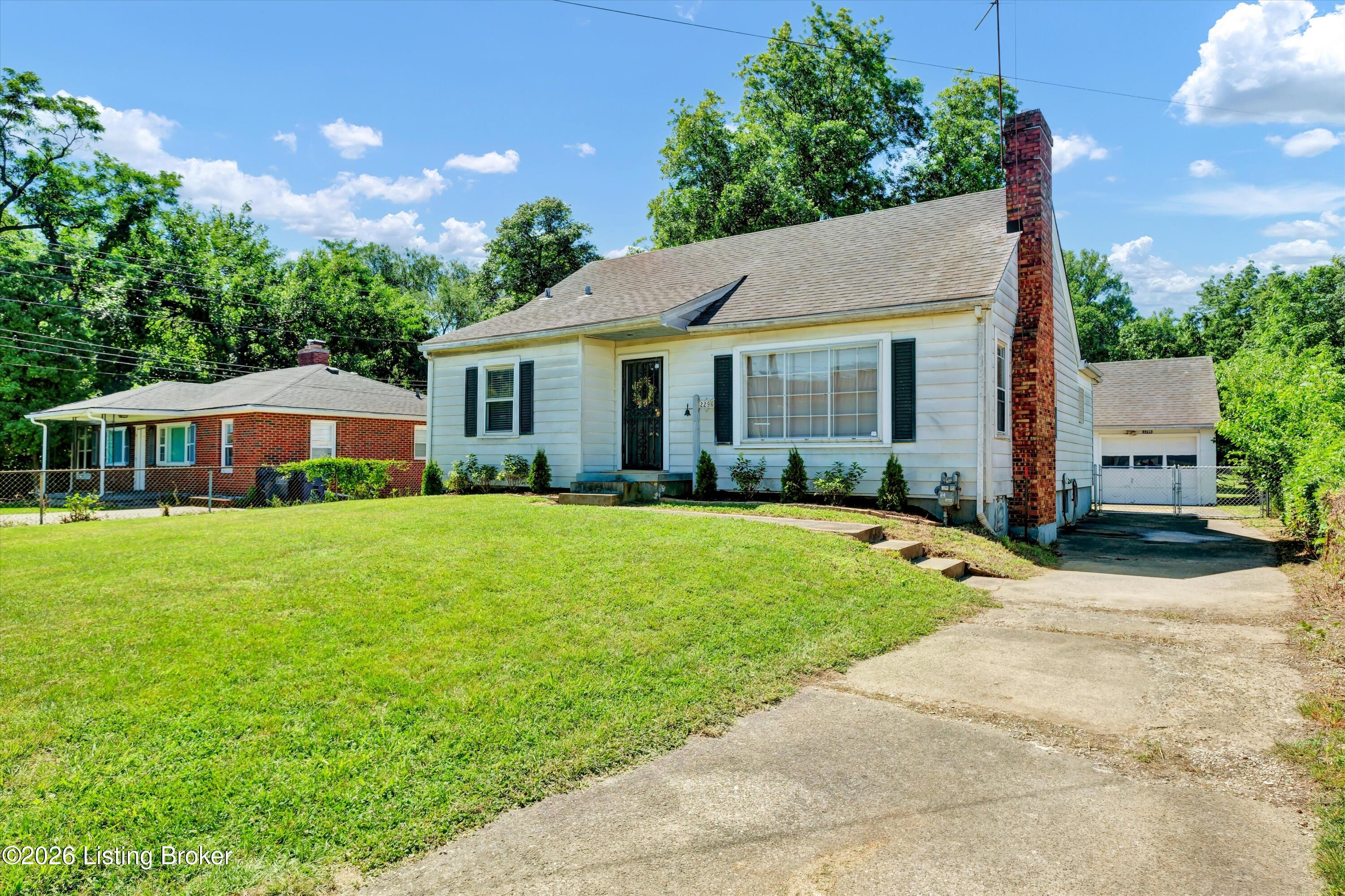 2296 Ralph Ave Property Photo 4