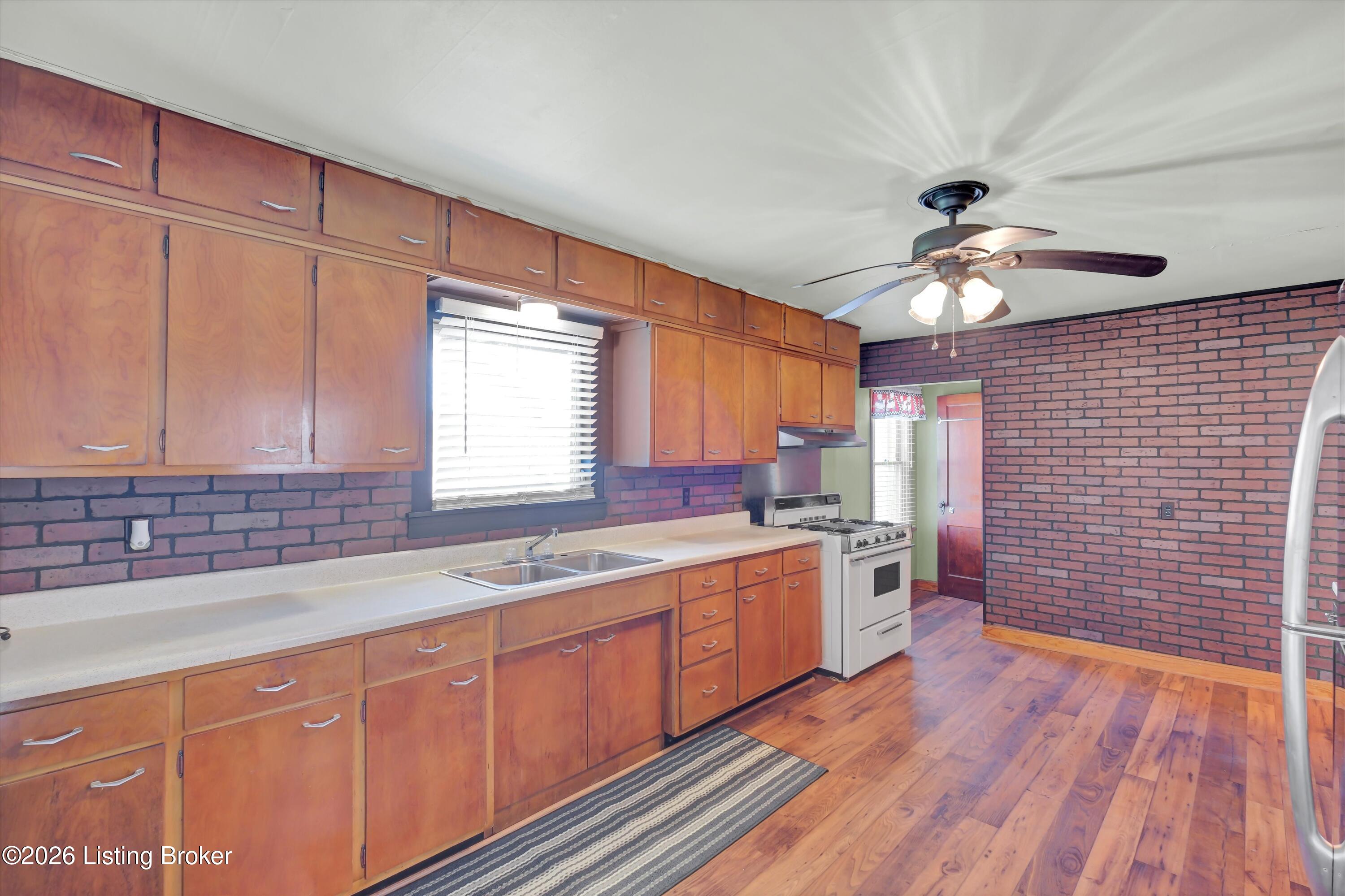 2296 Ralph Ave Property Photo 18
