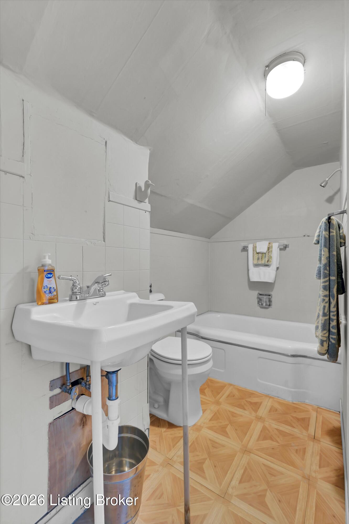2296 Ralph Ave Property Photo 32