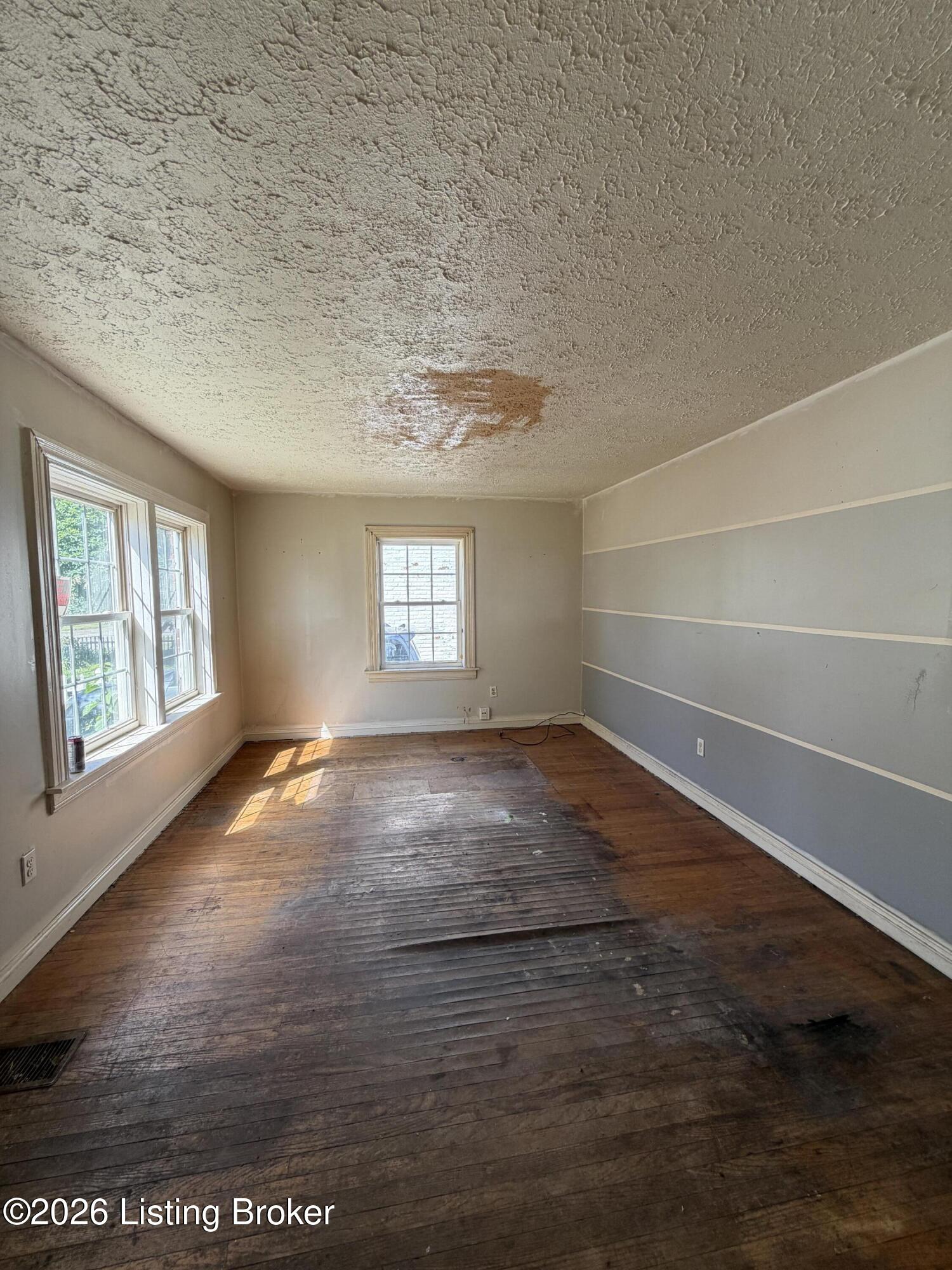 1287 Springdale Dr Property Photo 2