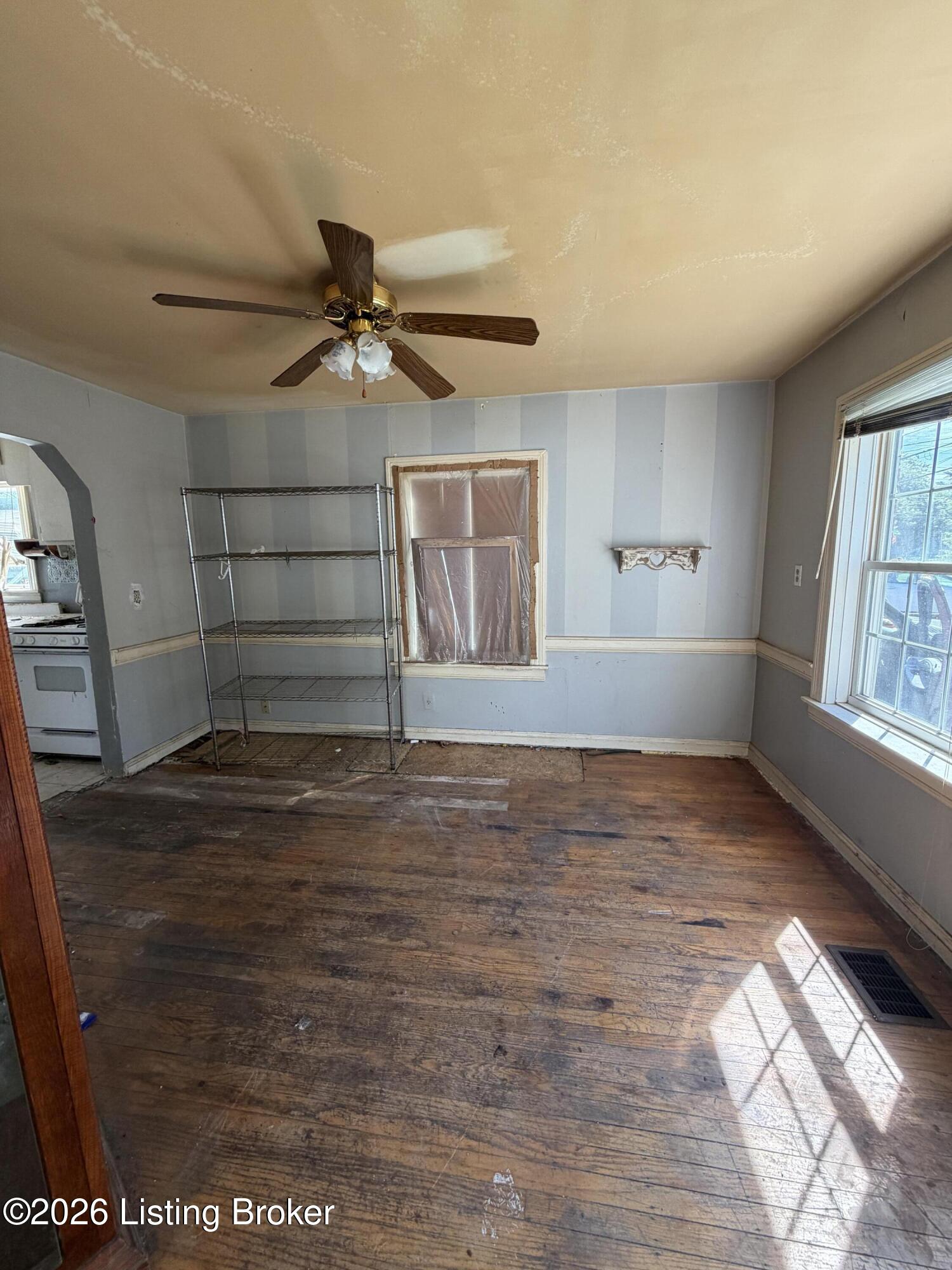 1287 Springdale Dr Property Photo 3