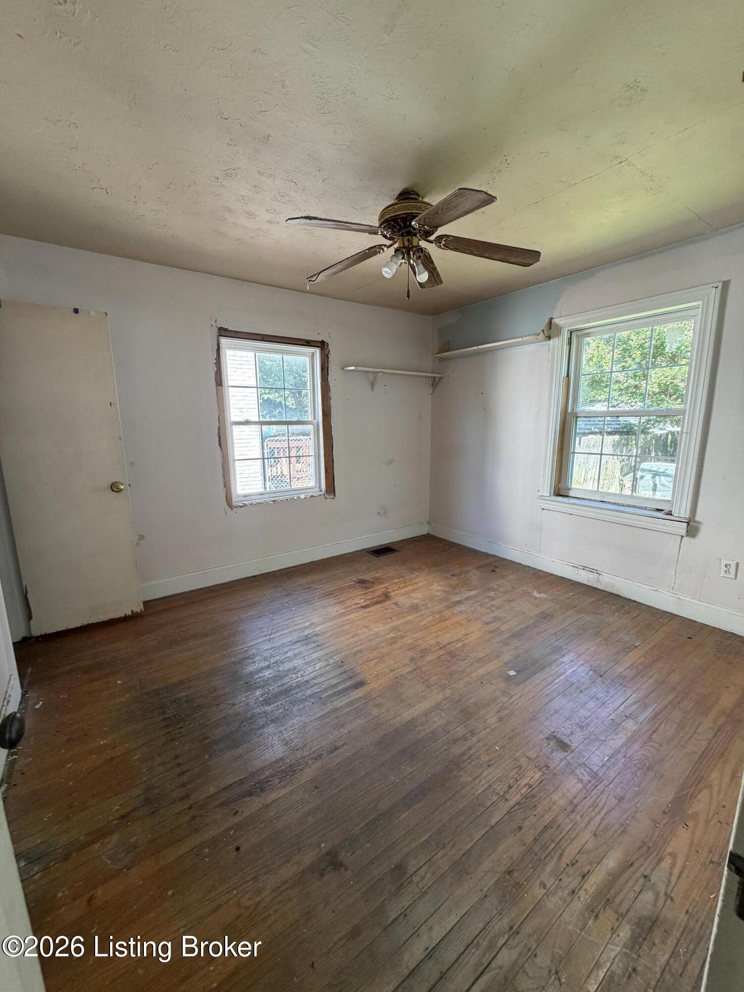 1287 Springdale Dr Property Photo 4